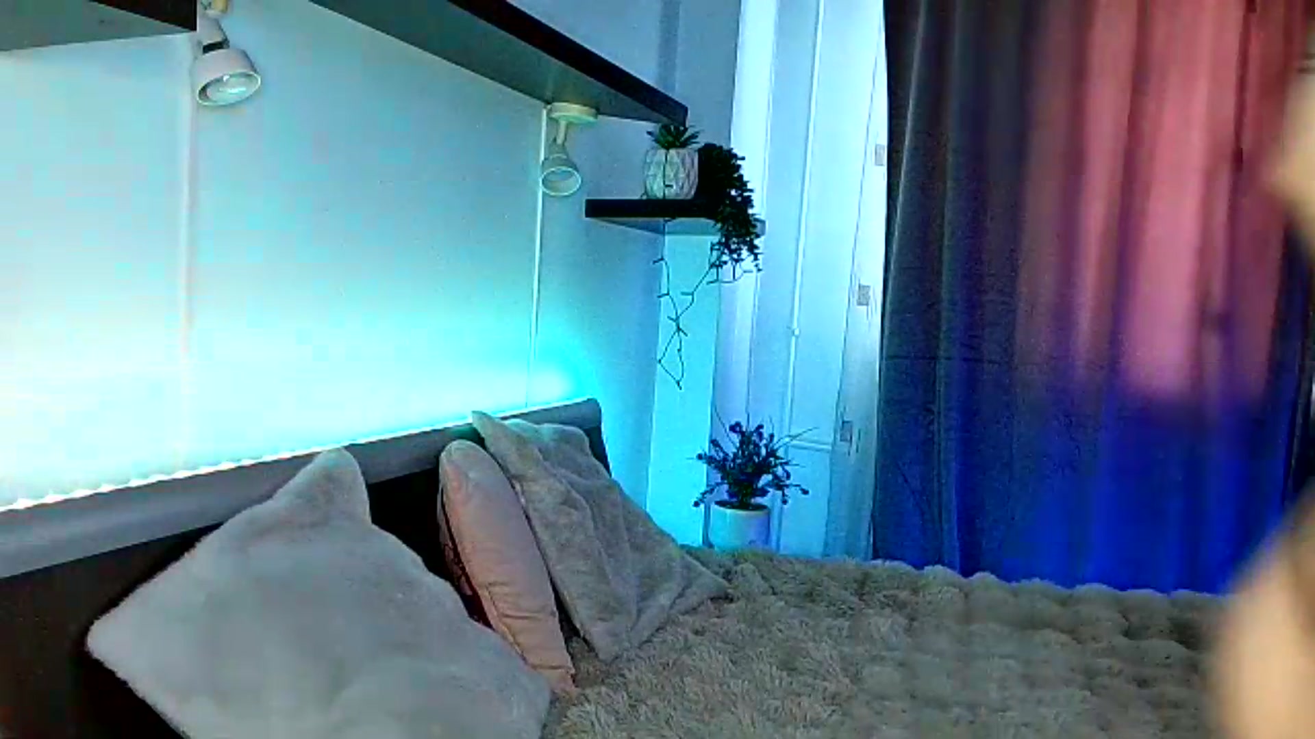Gallery image thumbnail from Midnightdream's myfreecams stream on, 07/09/2026, 06:07 image 8 of 20