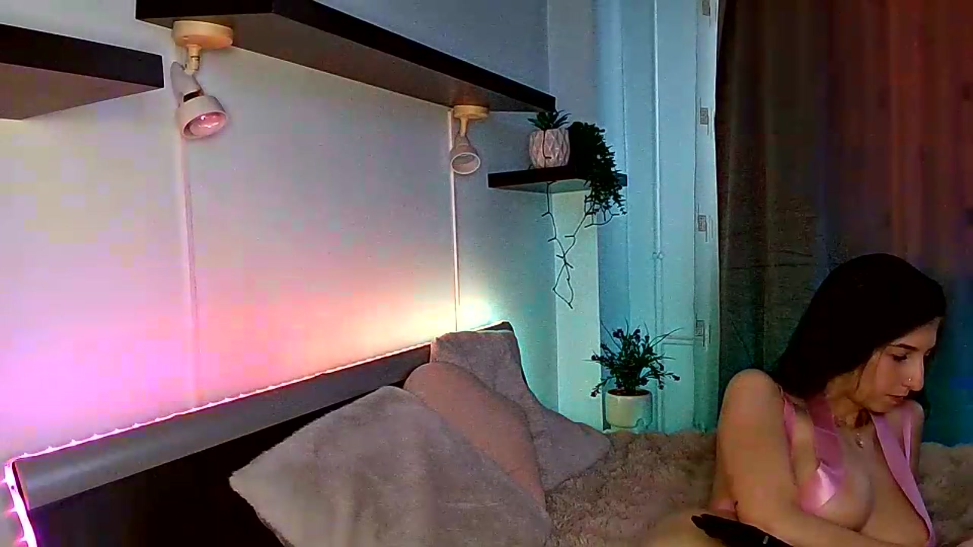 Gallery image thumbnail from Midnightdream's myfreecams stream on, 07/17/2026, 03:32 image 18 of 20