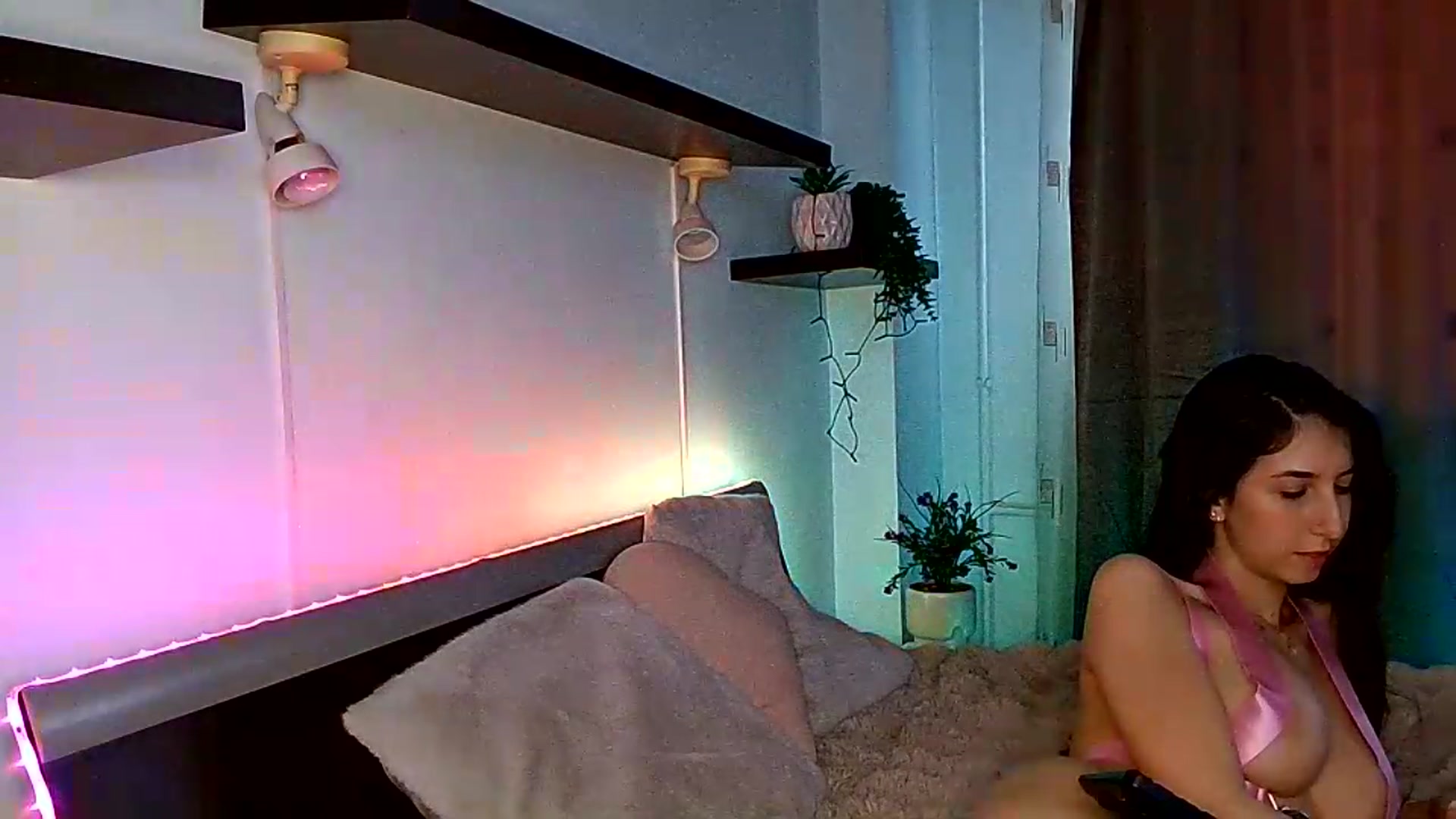 Gallery image thumbnail from Midnightdream's myfreecams stream on, 07/17/2026, 03:32 image 17 of 20