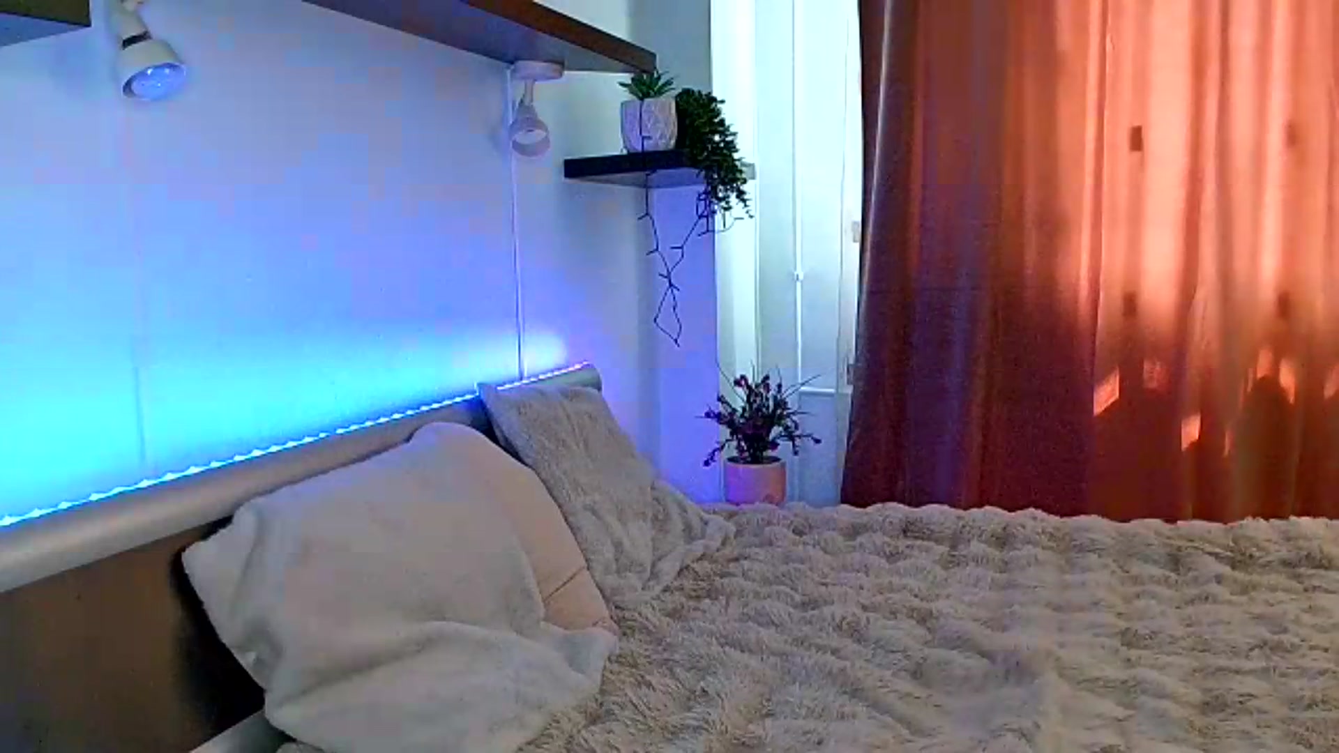 Gallery image thumbnail from Midnightdream's myfreecams stream on, 07/23/2026, 11:38 image 18 of 20