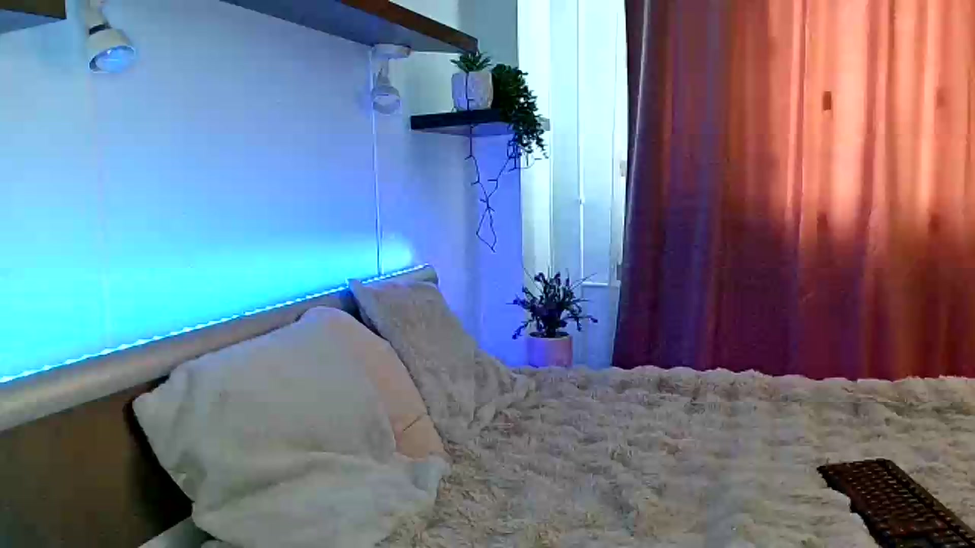 Gallery image thumbnail from Midnightdream's myfreecams stream on, 07/23/2026, 11:38 image 14 of 20