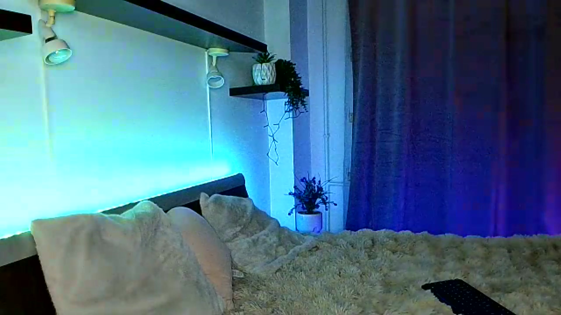 Gallery image thumbnail from Midnightdream's myfreecams stream on, 07/23/2026, 18:41 image 8 of 20