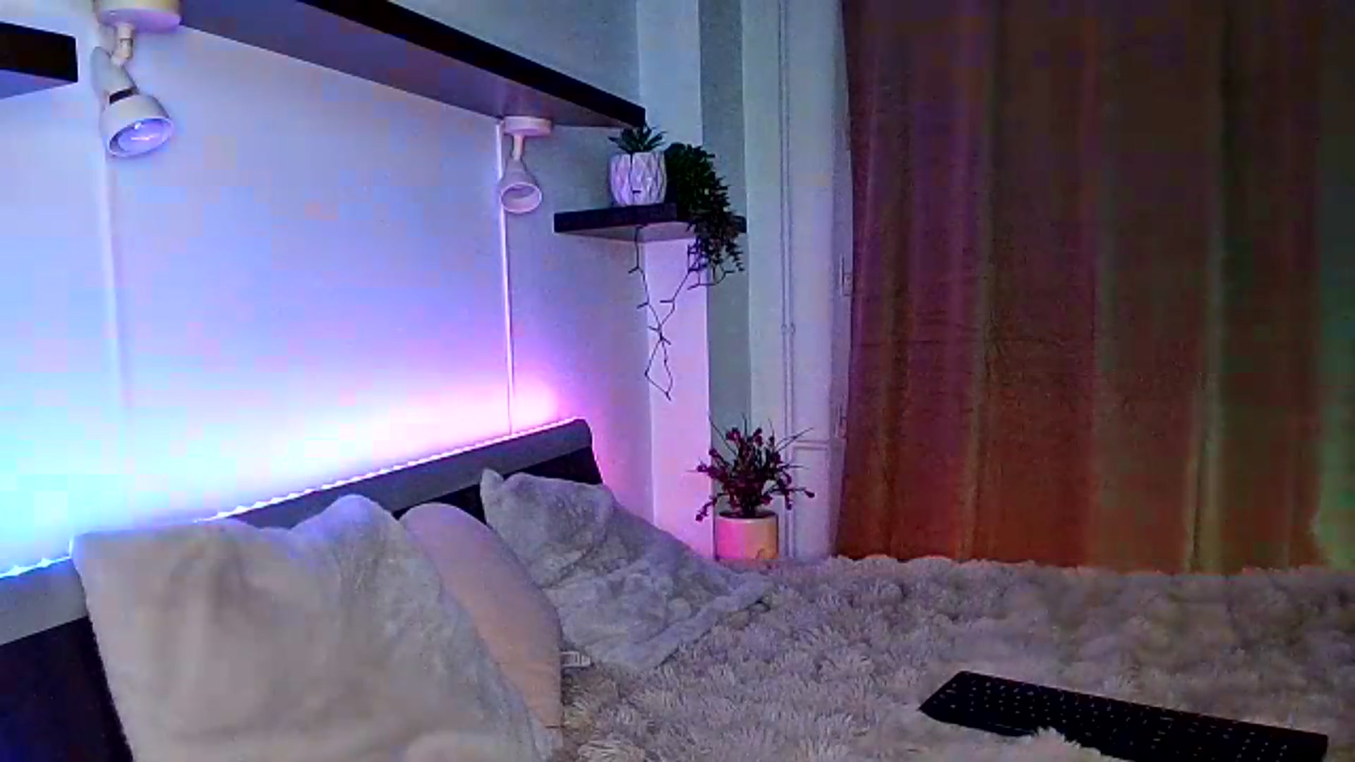 Gallery image thumbnail from Midnightdream's myfreecams stream on, 07/23/2026, 19:32 image 18 of 20