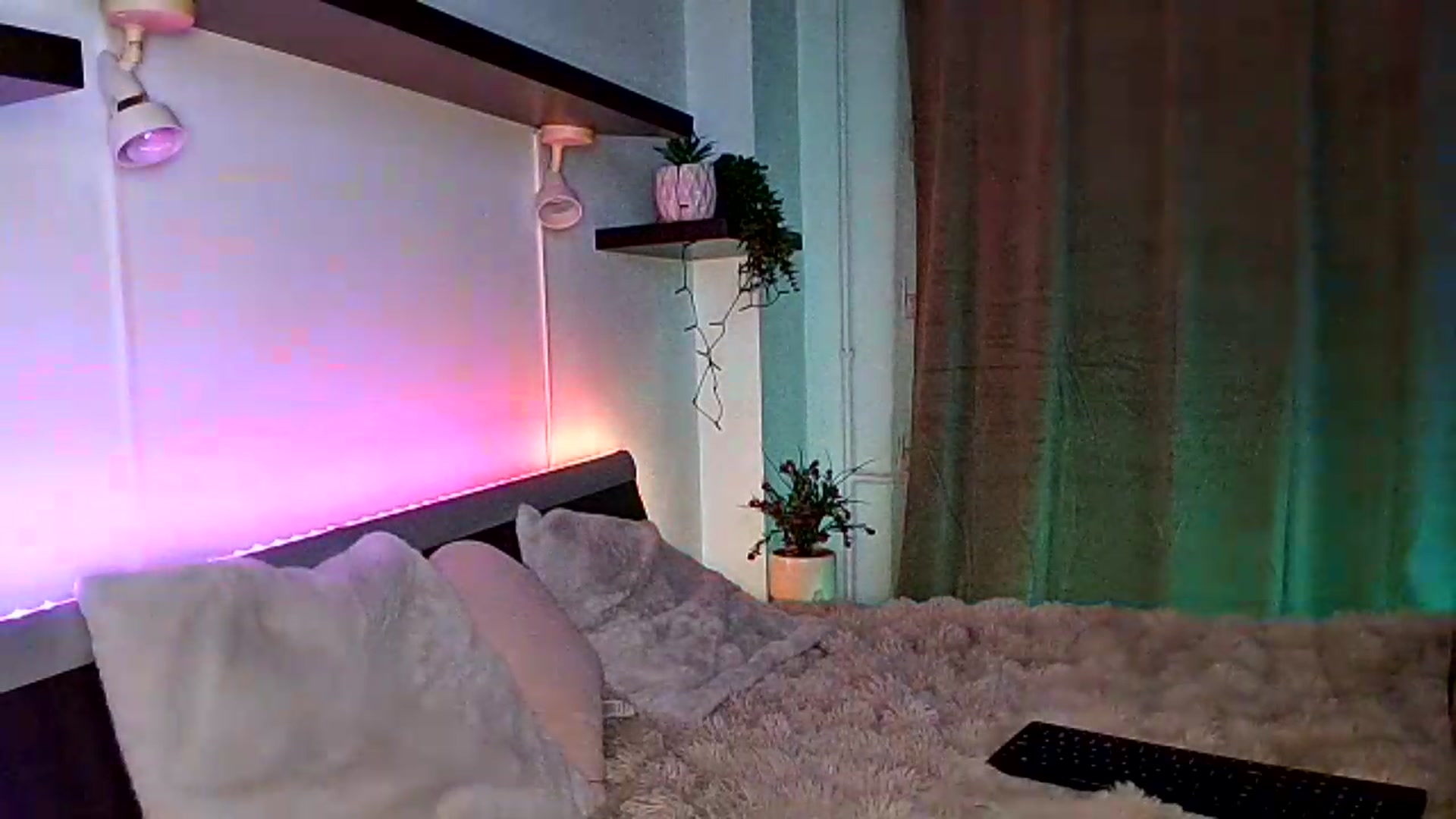 Gallery image thumbnail from Midnightdream's myfreecams stream on, 07/23/2026, 19:32 image 12 of 20