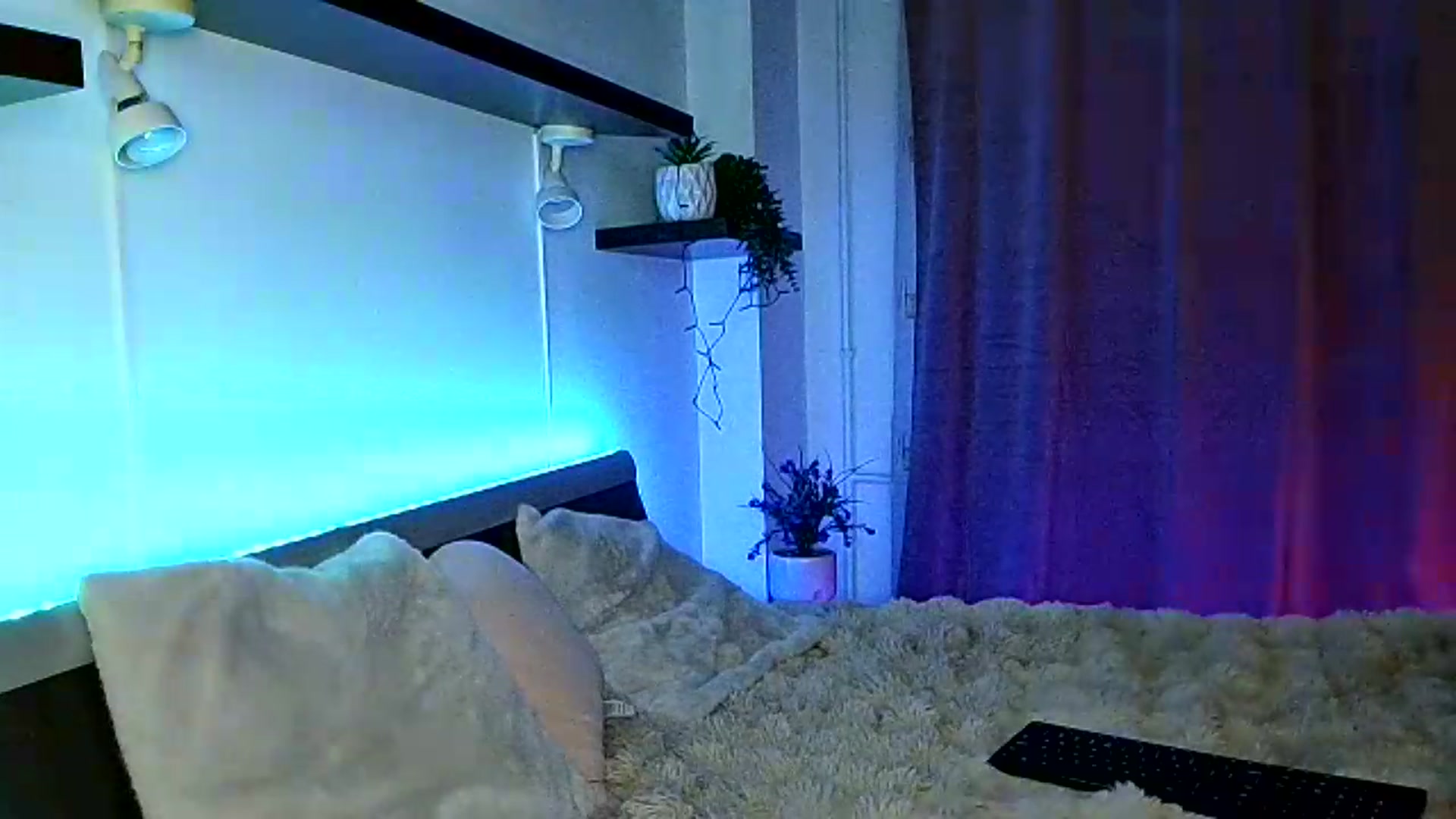 Gallery image thumbnail from Midnightdream's myfreecams stream on, 07/23/2026, 19:32 image 11 of 20
