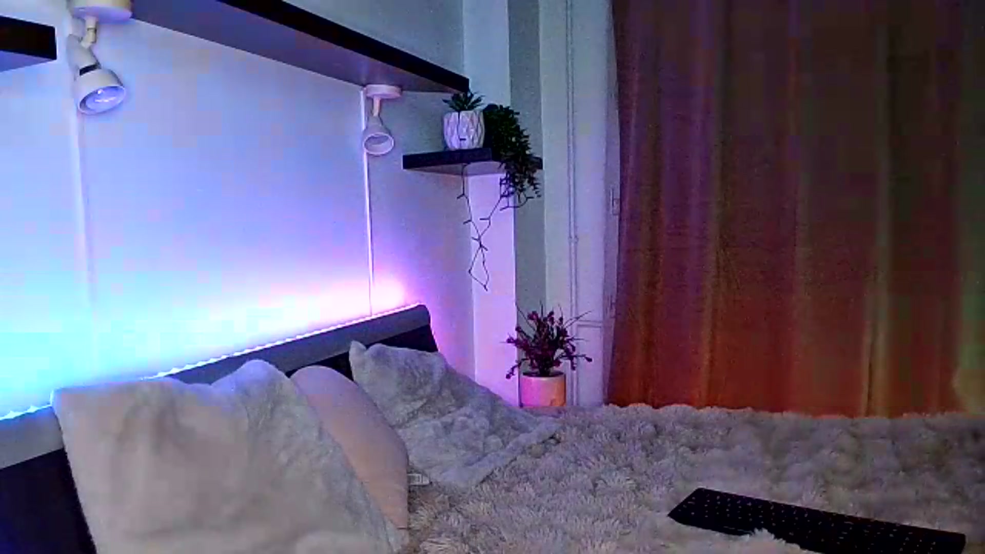 Gallery image thumbnail from Midnightdream's myfreecams stream on, 07/23/2026, 19:32 image 14 of 20