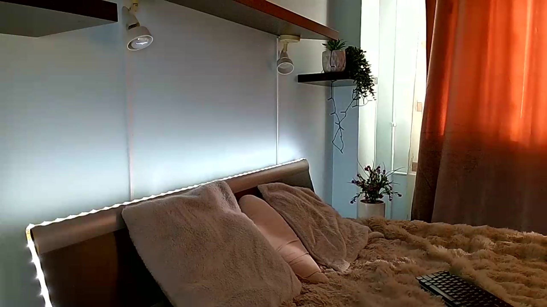 Gallery image thumbnail from Midnightdream's myfreecams stream on, 07/26/2026, 16:02 image 6 of 20