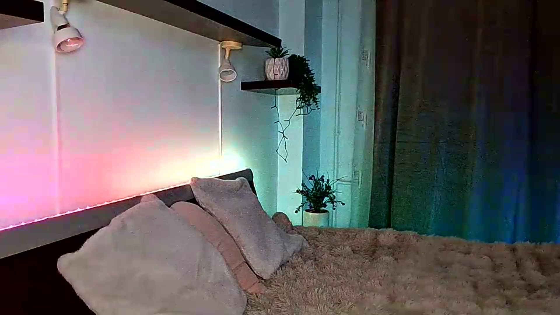 Gallery image thumbnail from Midnightdream's myfreecams stream on, 07/29/2026, 22:44 image 18 of 20