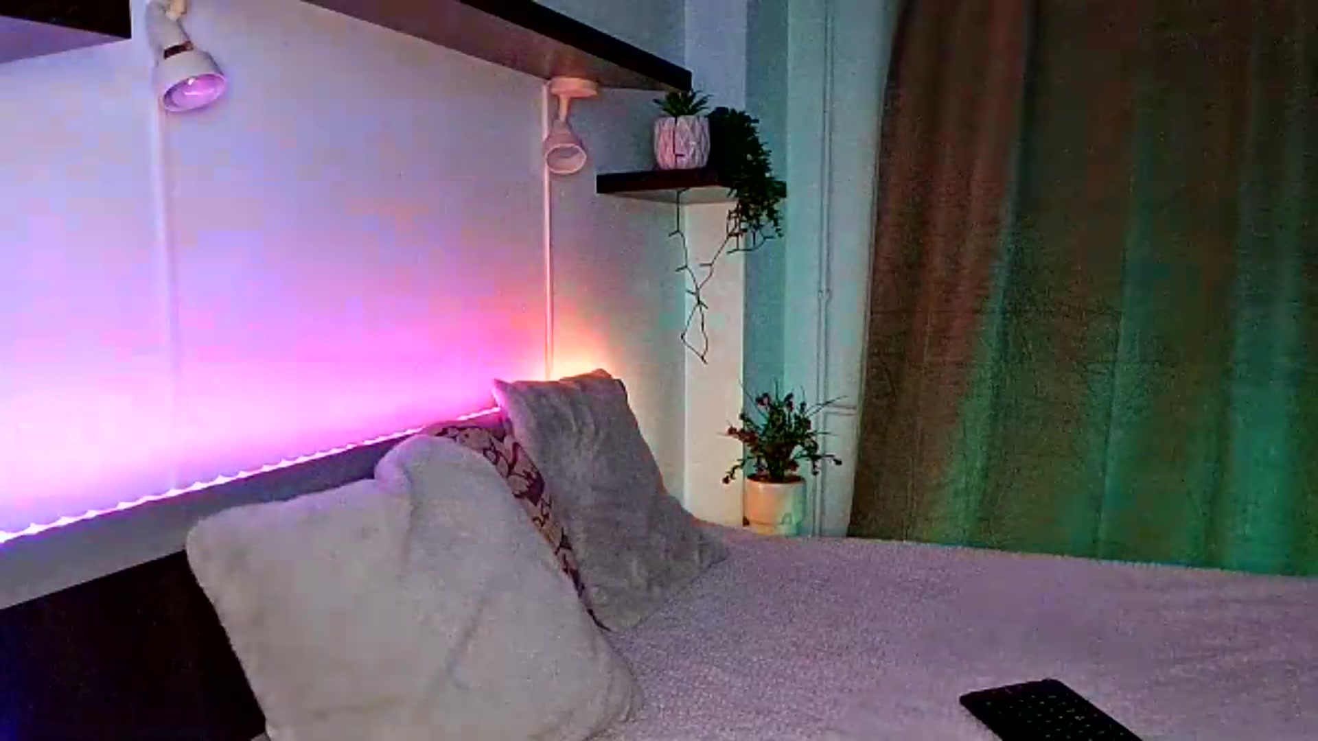 Gallery image thumbnail from Midnightdream's myfreecams stream on, 08/11/2026, 24:04 image 7 of 20