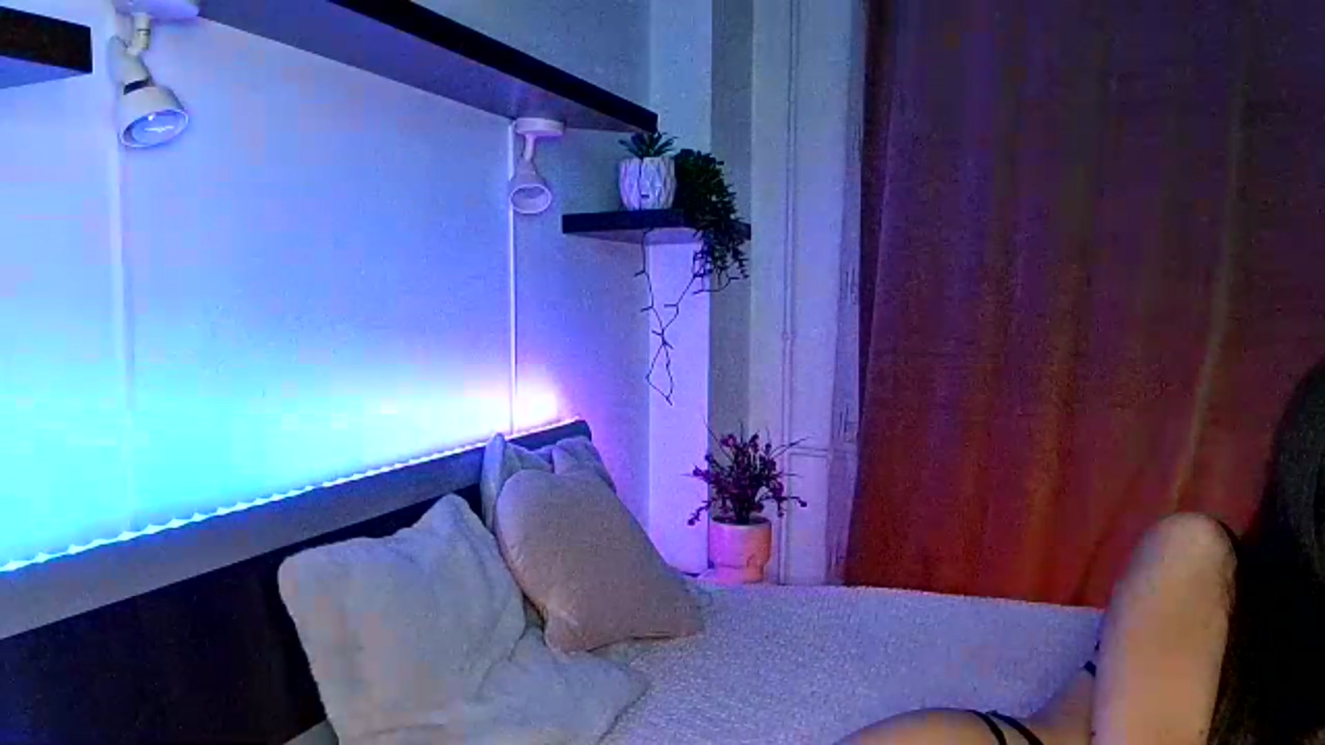 Gallery image thumbnail from Midnightdream's myfreecams stream on, 08/11/2026, 22:23 image 10 of 20