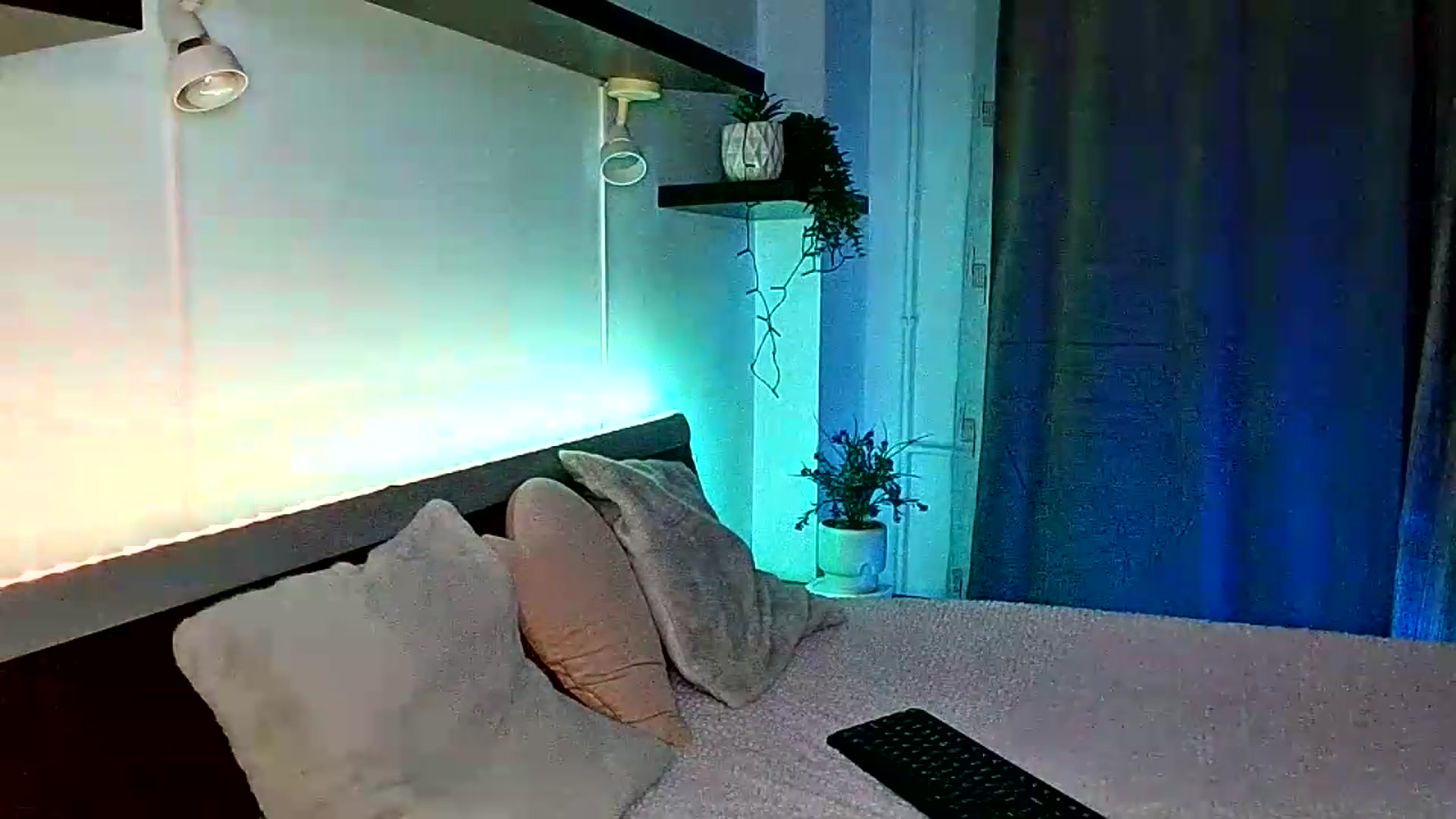 Gallery image thumbnail from Midnightdream's myfreecams stream on, 08/12/2026, 21:38 image 17 of 20