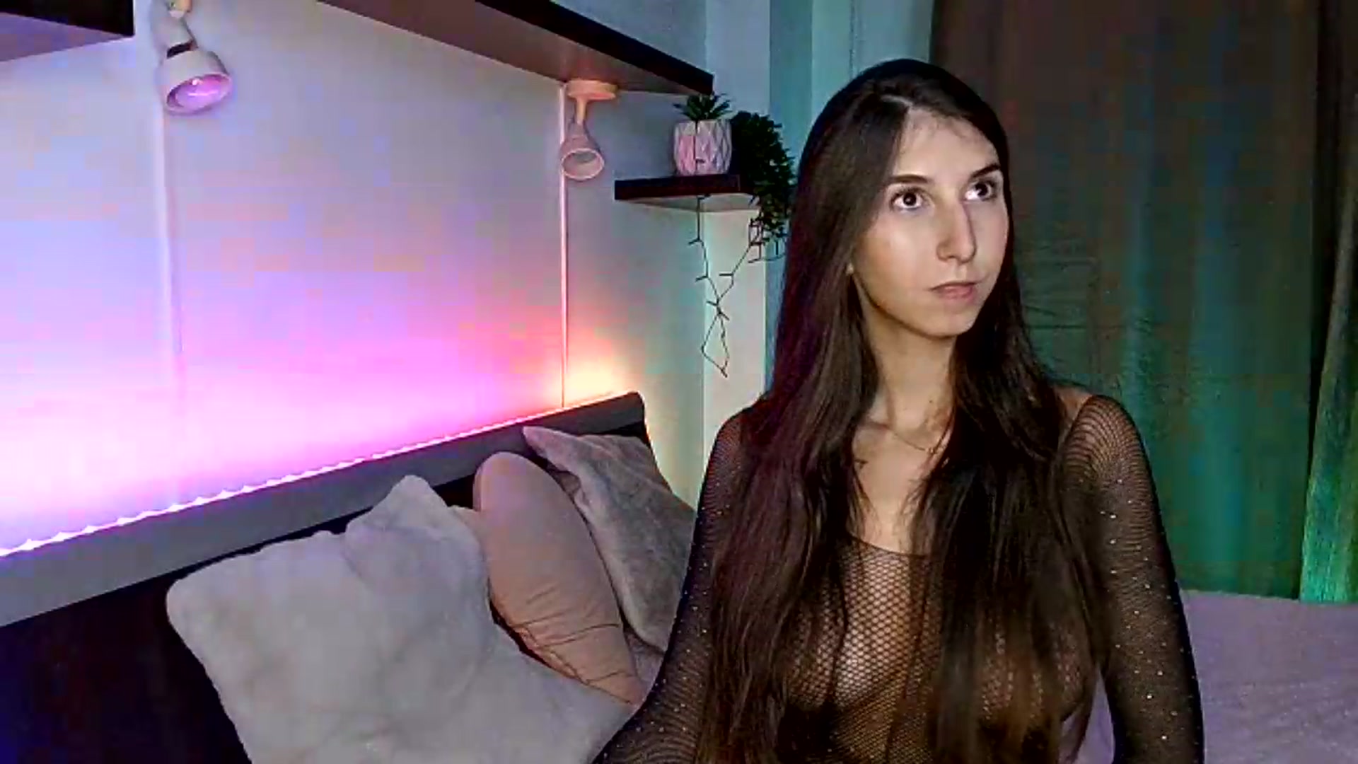 Gallery image thumbnail from Midnightdream's myfreecams stream on, 08/12/2026, 21:38 image 2 of 20