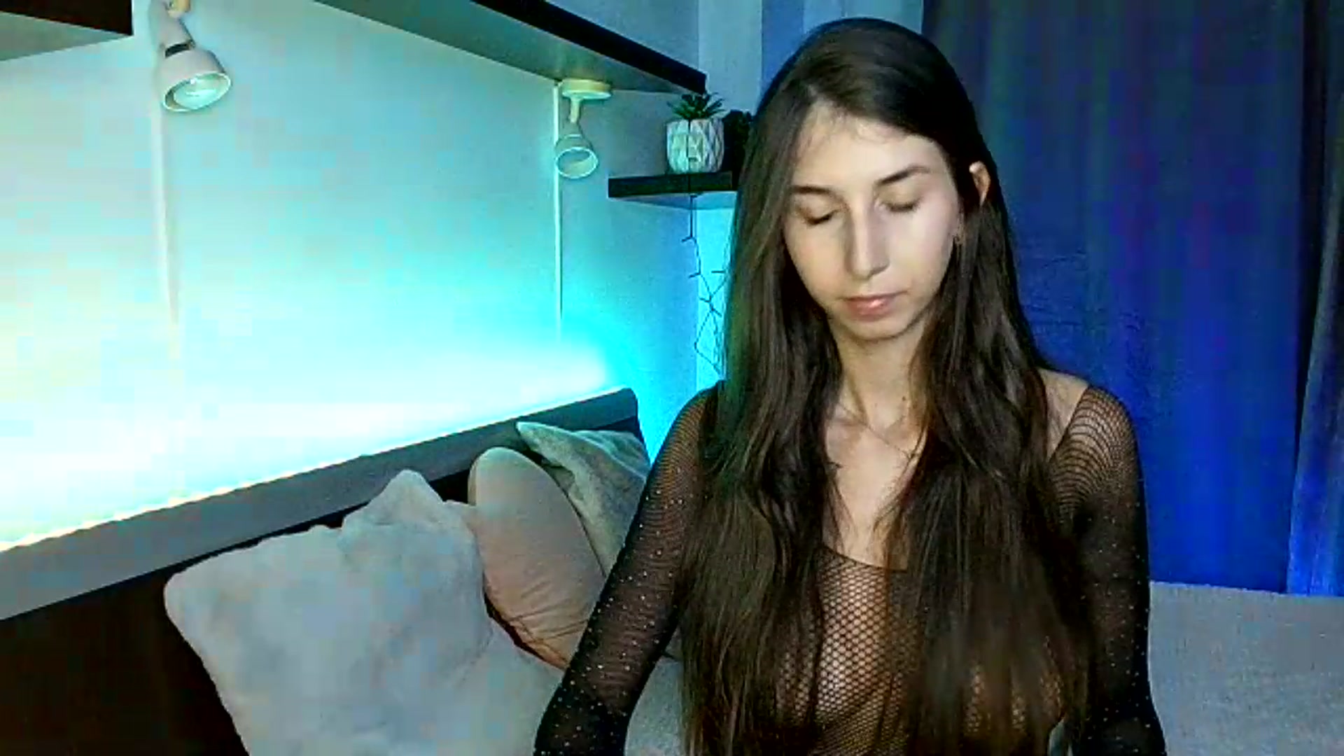 Gallery image thumbnail from Midnightdream's myfreecams stream on, 08/12/2026, 21:38 image 3 of 20