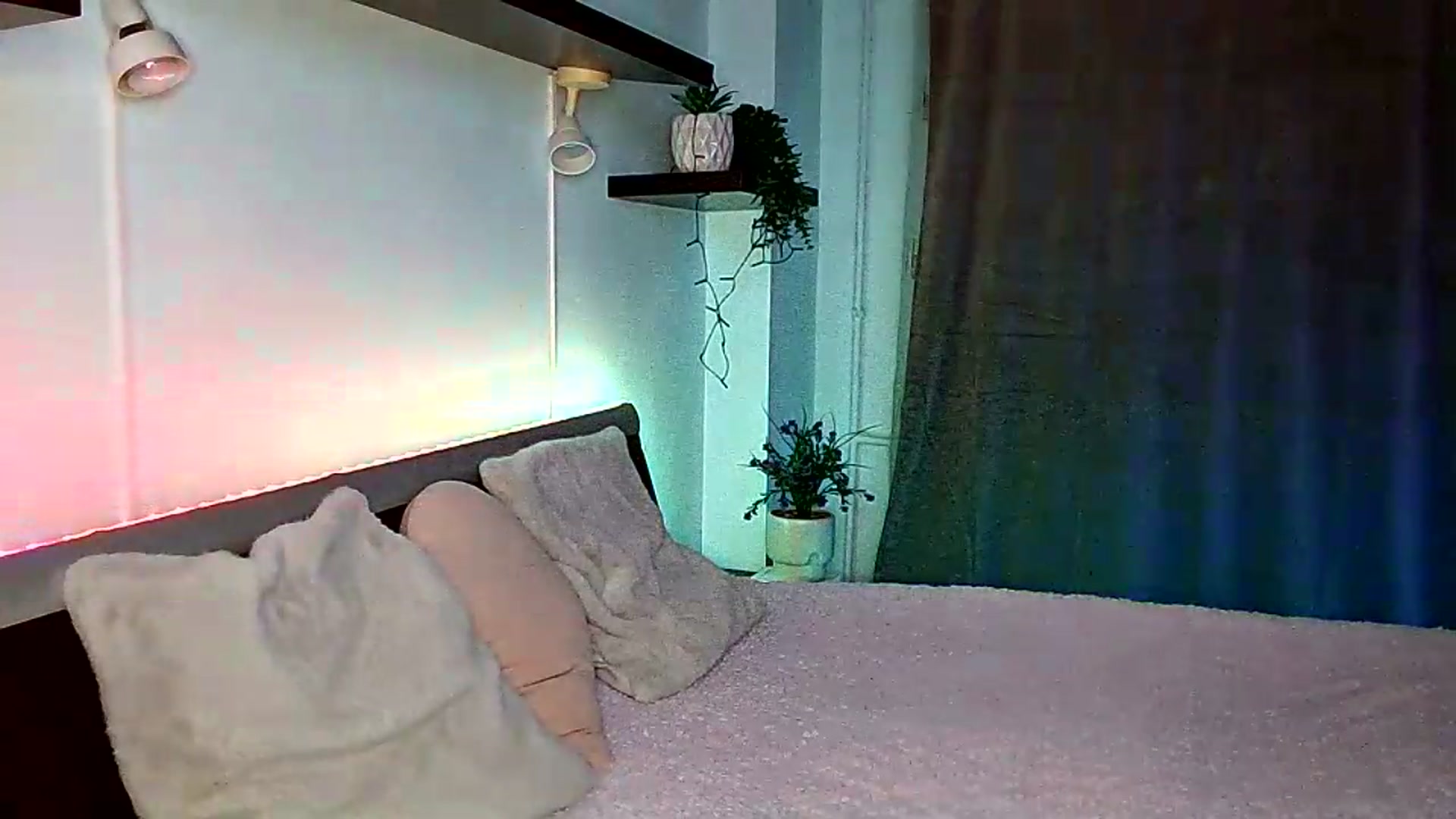 Gallery image thumbnail from Midnightdream's myfreecams stream on, 08/21/2026, 19:59 image 17 of 20