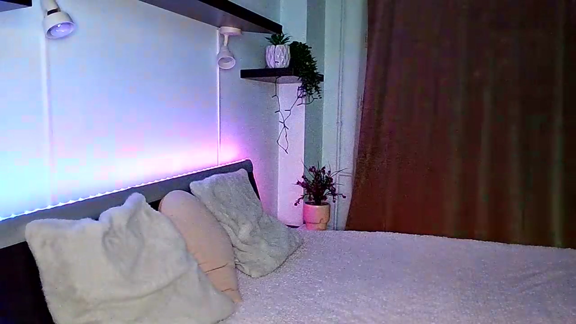 Gallery image thumbnail from Midnightdream's myfreecams stream on, 08/21/2026, 19:59 image 19 of 20