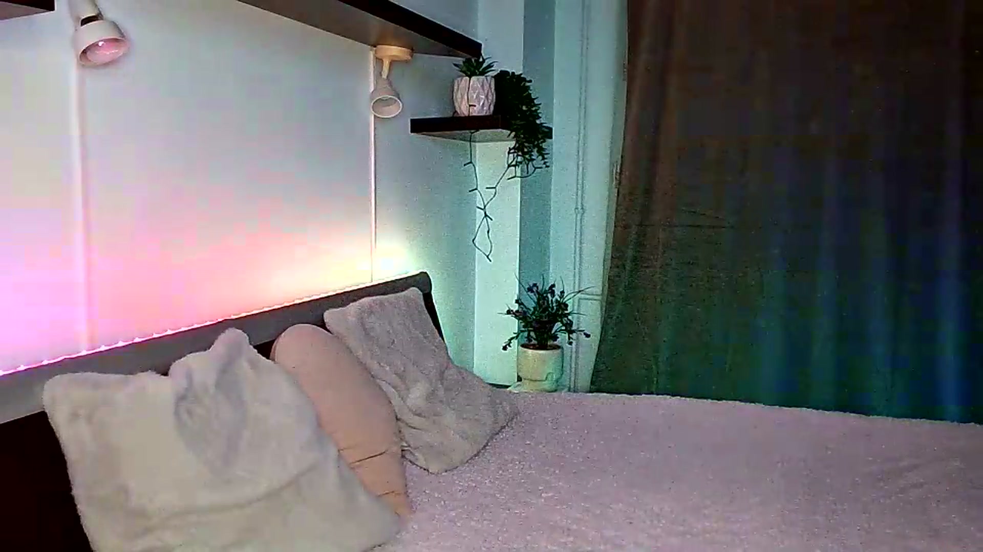 Gallery image thumbnail from Midnightdream's myfreecams stream on, 08/21/2026, 19:59 image 16 of 20