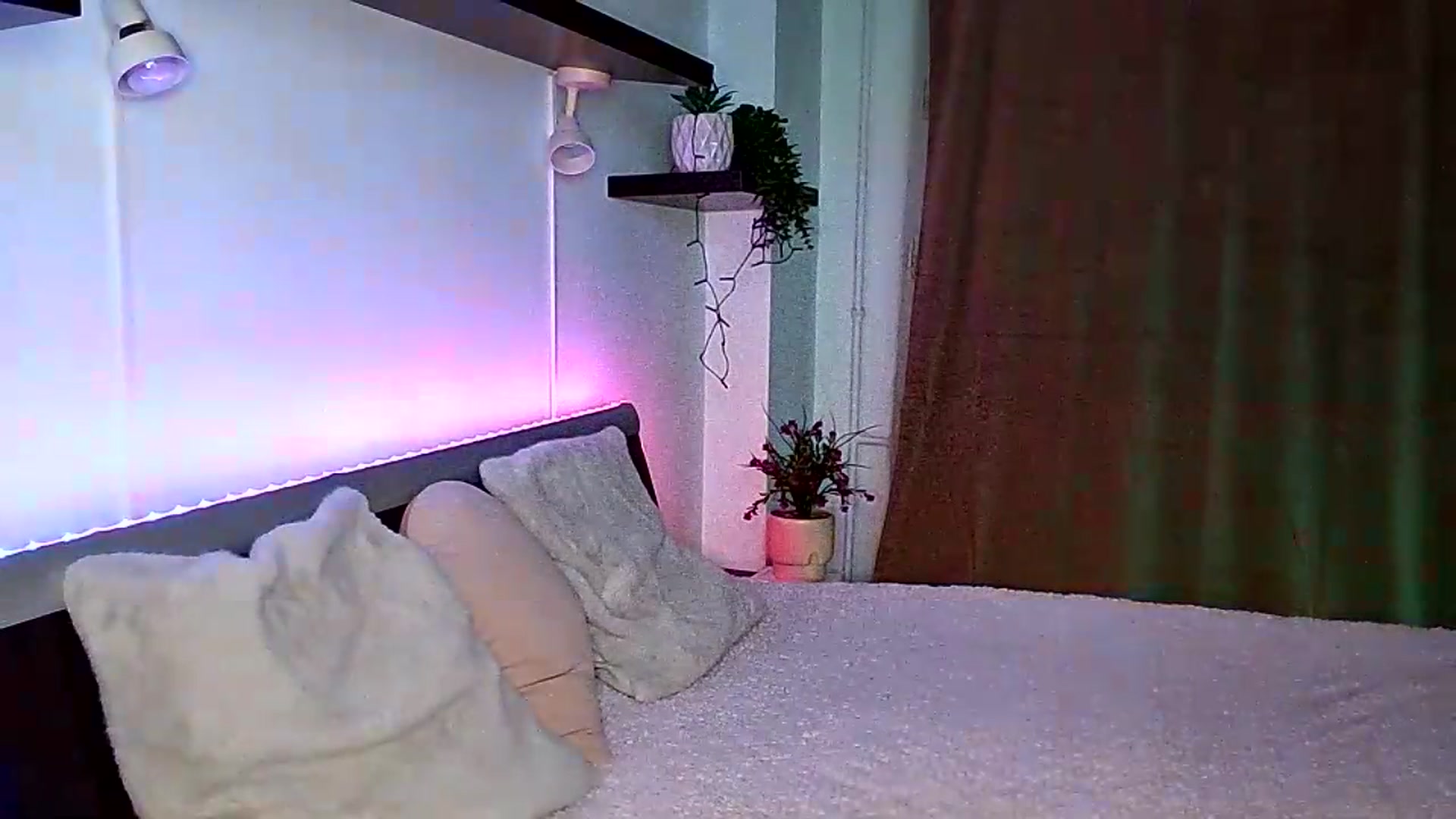 Gallery image thumbnail from Midnightdream's myfreecams stream on, 08/21/2026, 19:59 image 20 of 20