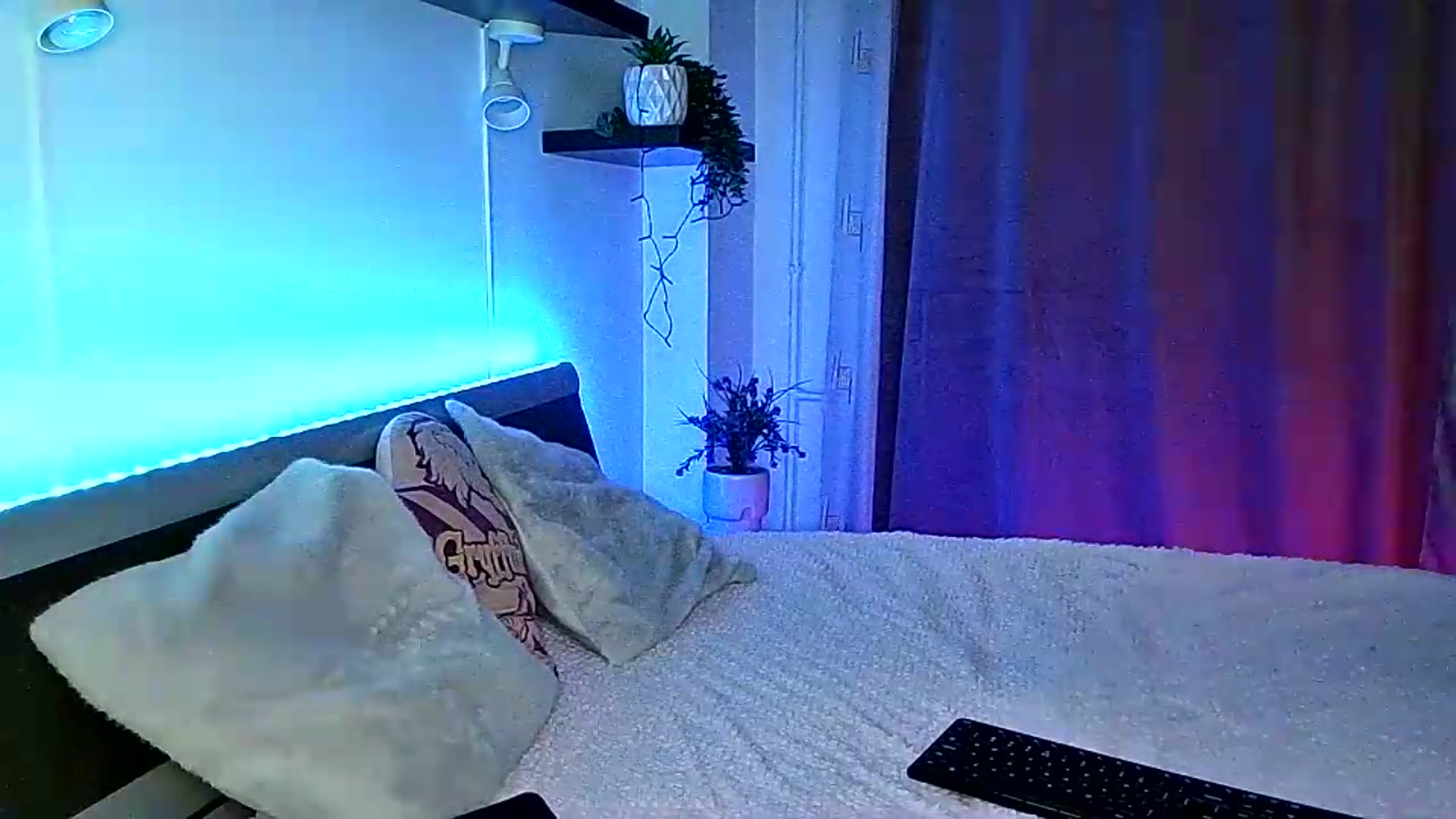 Gallery image thumbnail from Midnightdream's myfreecams stream on, 08/30/2026, 23:29 image 9 of 20