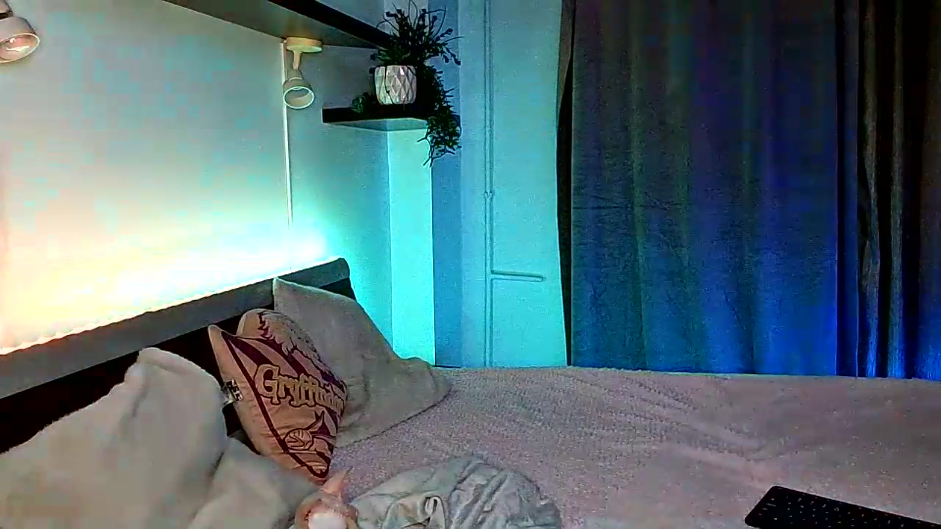 Gallery image thumbnail from Midnightdream's myfreecams stream on, 09/10/2026, 01:25 image 12 of 20
