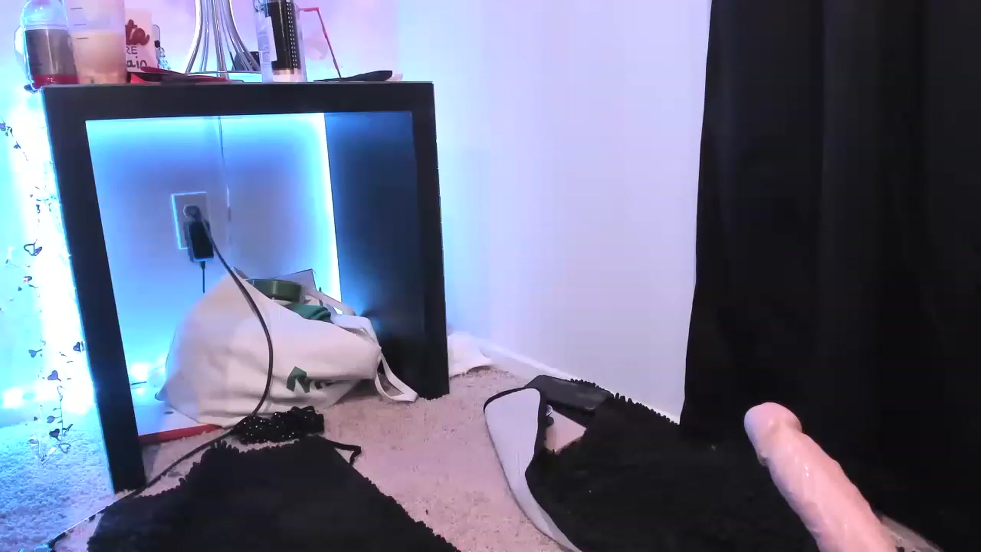 Gallery image thumbnail from Midnightrose's myfreecams stream on, 02/27/2023, 09:53 image 17 of 20