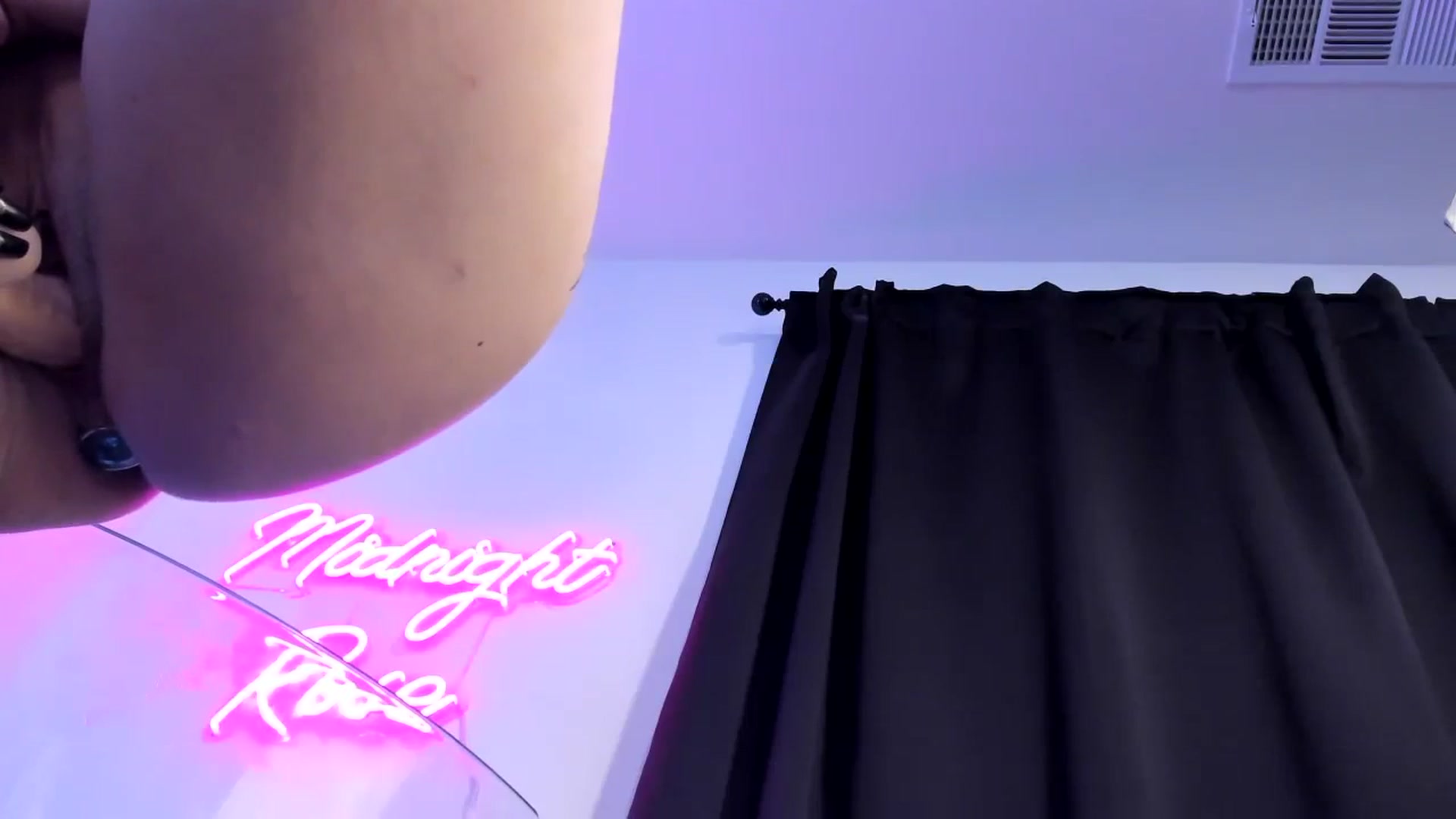 Gallery image thumbnail from Midnightrose's myfreecams stream on, 12/05/2023, 11:25 image 15 of 20