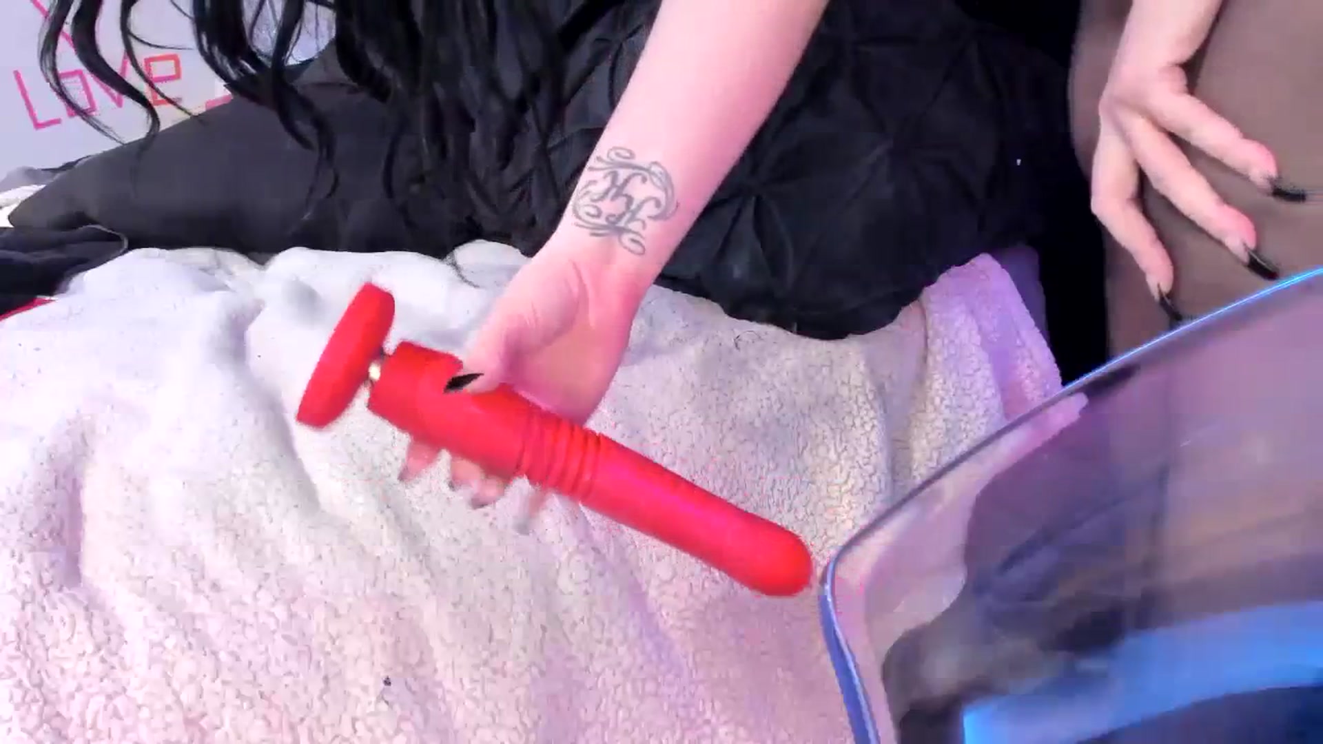 Gallery image thumbnail from Midnightrose's myfreecams stream on, 12/15/2023, 08:27 image 18 of 20