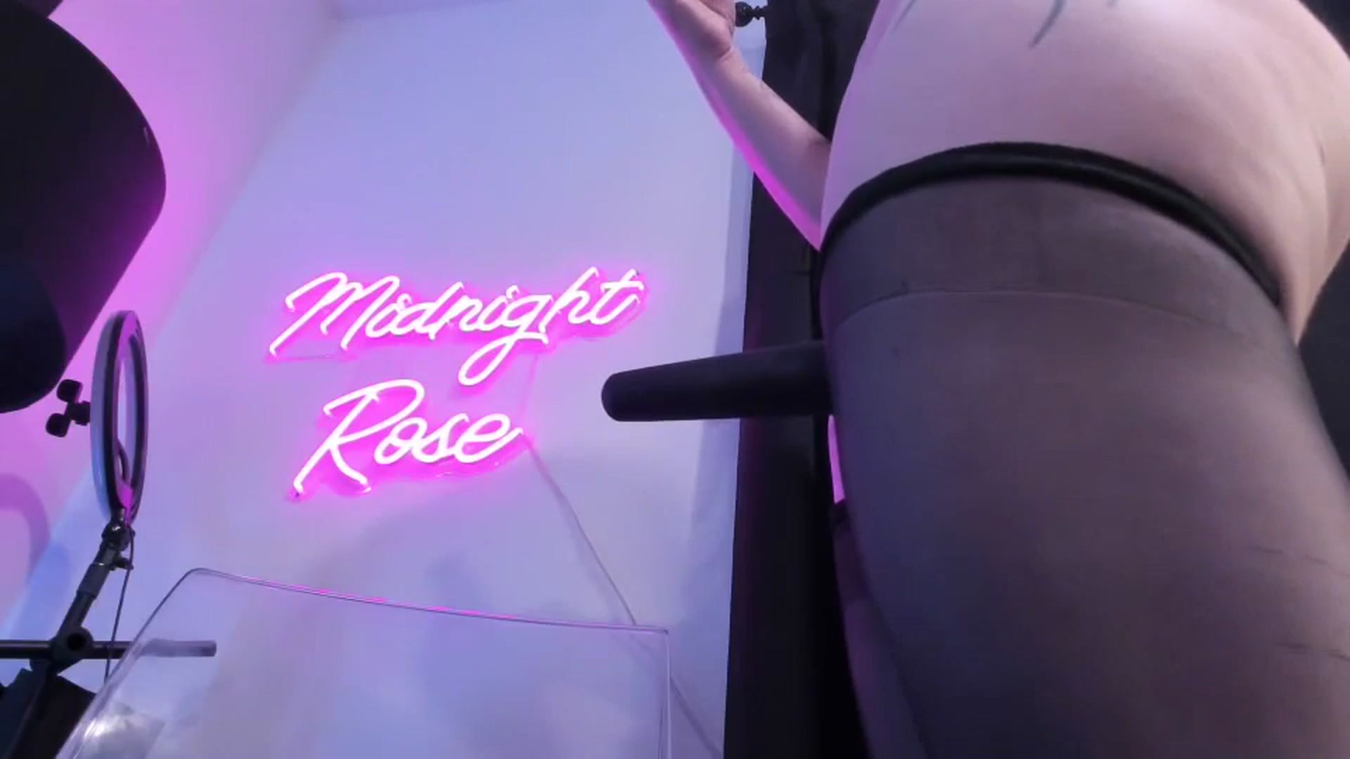 Gallery image thumbnail from Midnightrose's myfreecams stream on, 06/30/2024, 07:25 image 7 of 20