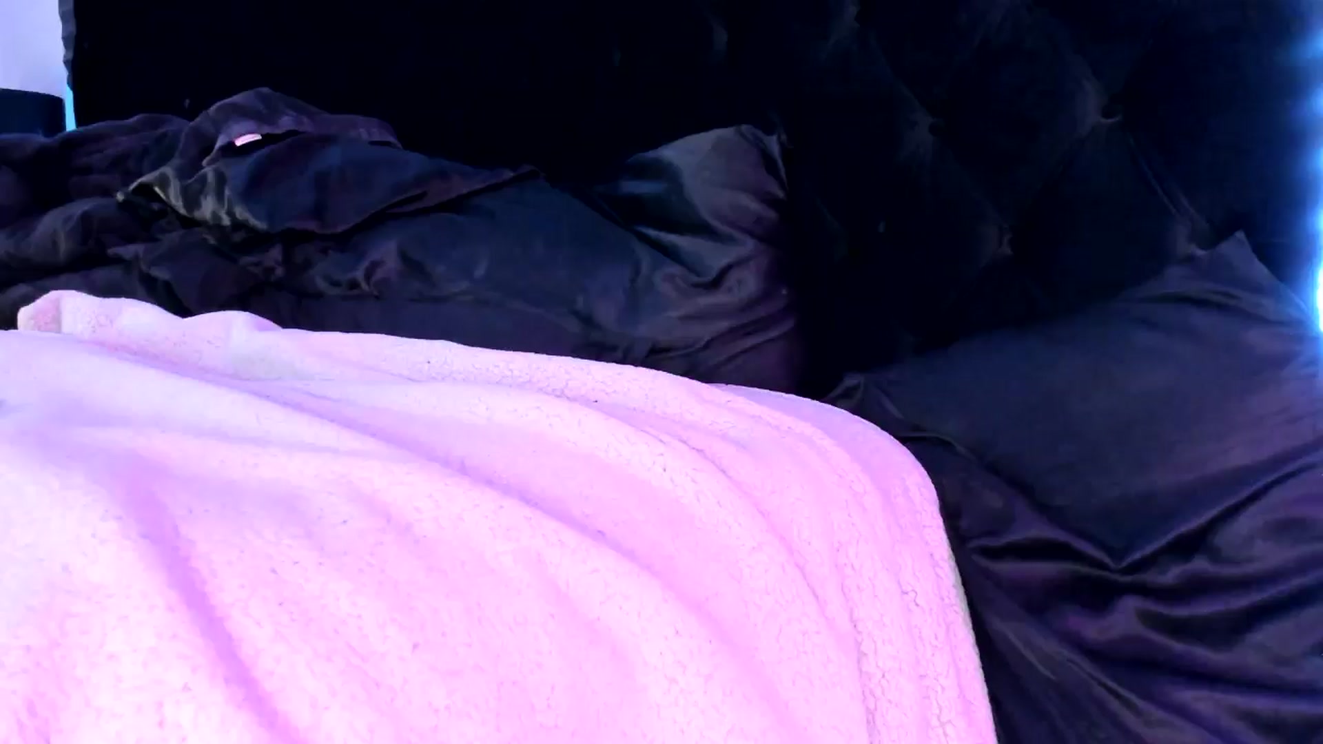 Gallery image thumbnail from Midnightrose's myfreecams stream on, 07/20/2024, 10:55 image 3 of 20
