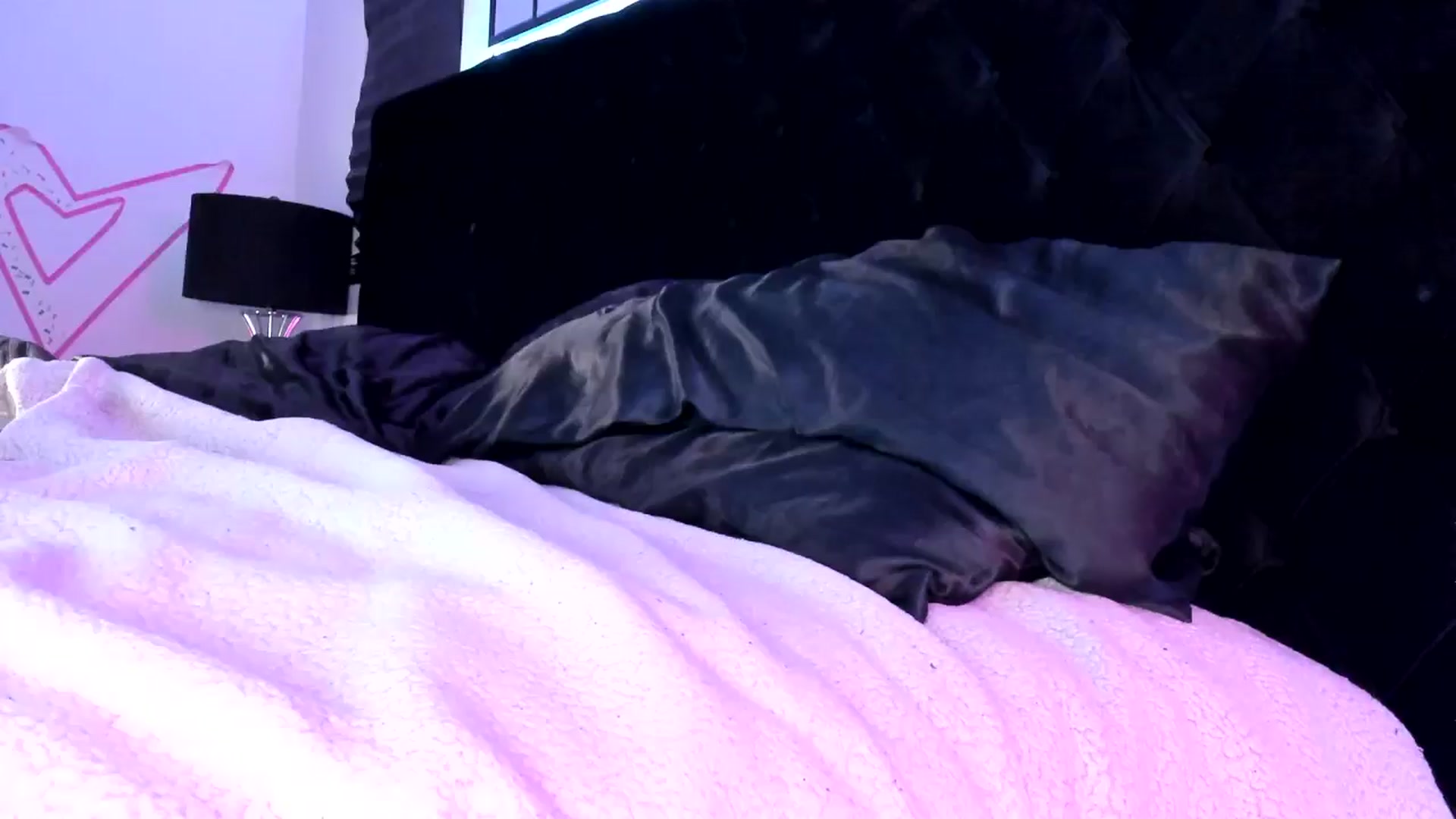 Gallery image thumbnail from Midnightrose's myfreecams stream on, 08/15/2024, 13:18 image 1 of 20