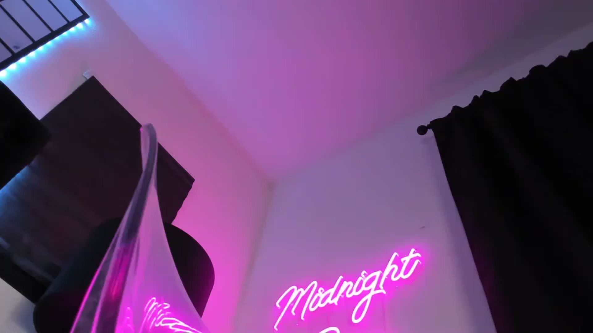 Gallery image thumbnail from Midnightrose's myfreecams stream on, 08/21/2024, 10:06 image 16 of 20