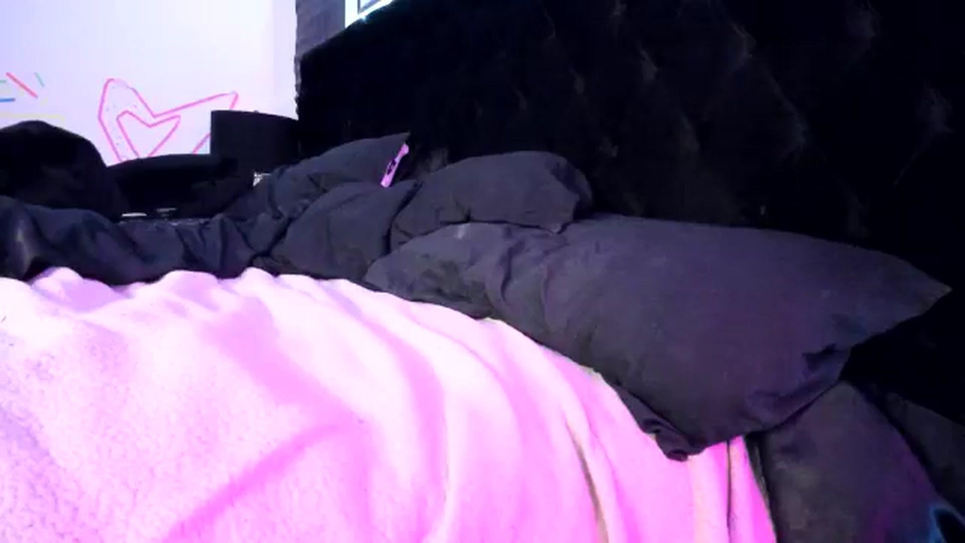 Gallery image thumbnail from Midnightrose's myfreecams stream on, 11/21/2024, 09:30 image 15 of 20