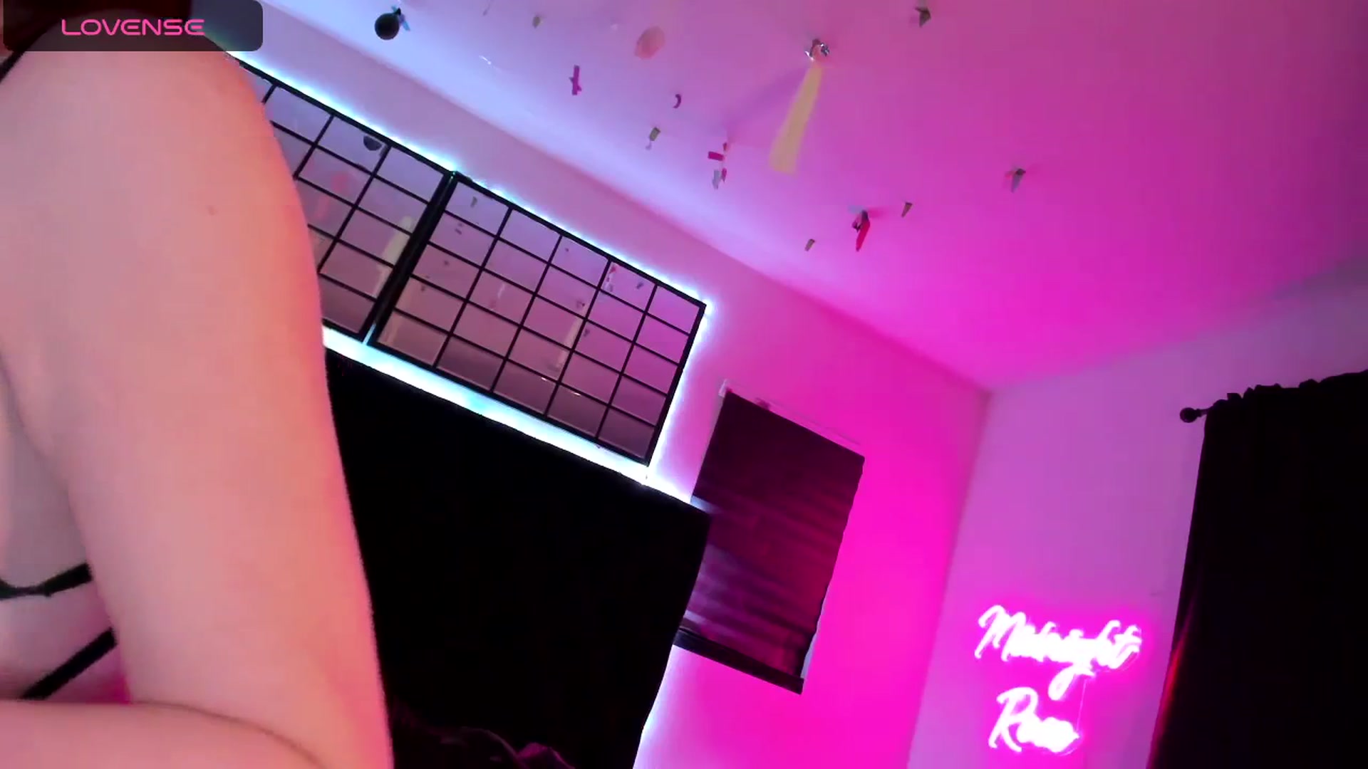 Gallery image thumbnail from Midnightrose's myfreecams stream on, 04/14/2025, 09:00 image 7 of 20