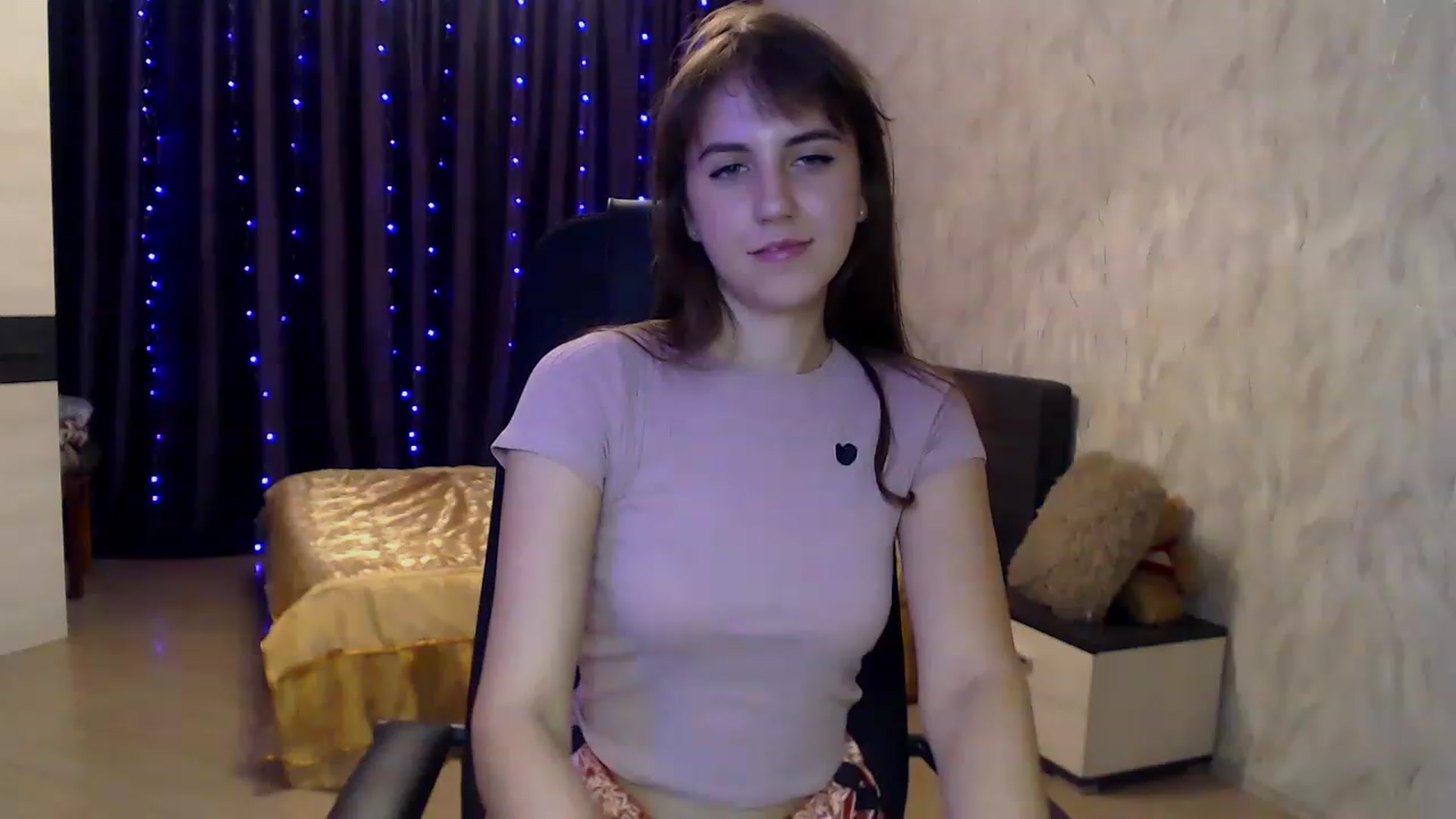 Gallery image thumbnail from MidnighttSunn's myfreecams stream on, 11/23/2022, 18:29 image 3 of 20