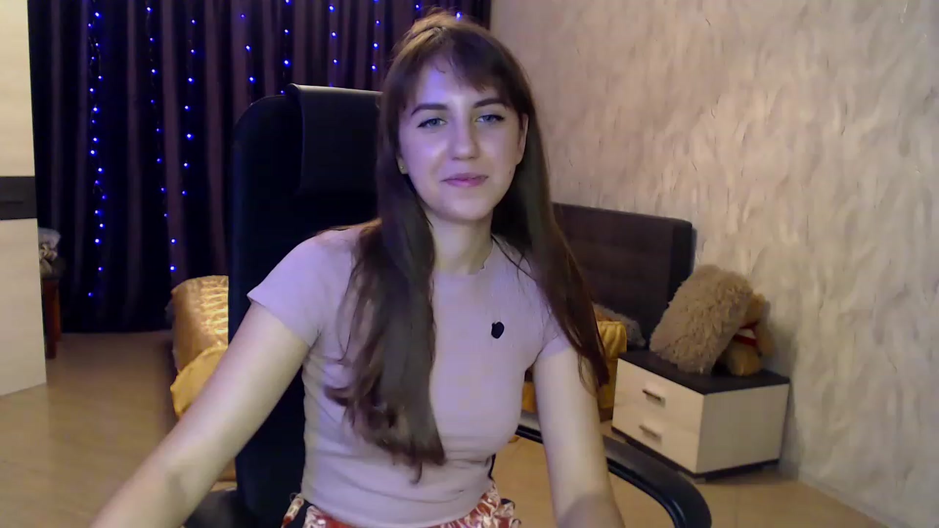 Gallery image thumbnail from MidnighttSunn's myfreecams stream on, 11/23/2022, 18:29 image 8 of 20