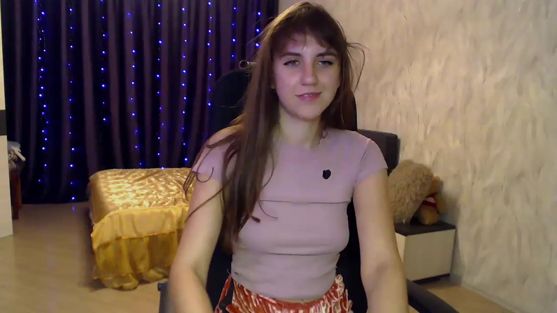 Gallery image thumbnail from MidnighttSunn's myfreecams stream on, 11/23/2022, 19:34 image 19 of 20