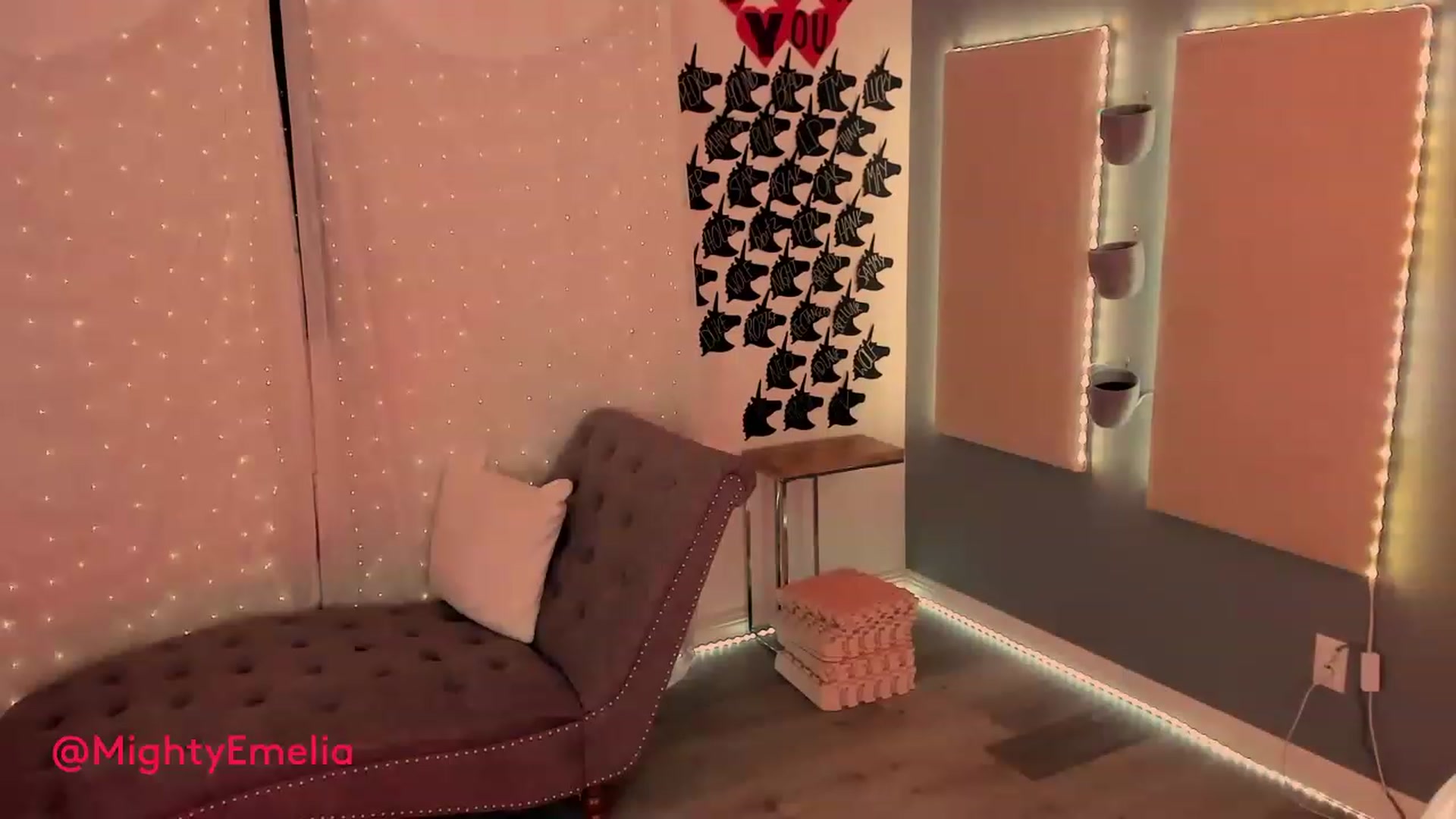 Gallery image thumbnail from MightyEmelia's myfreecams stream on, 11/27/2022, 04:25 image 12 of 20