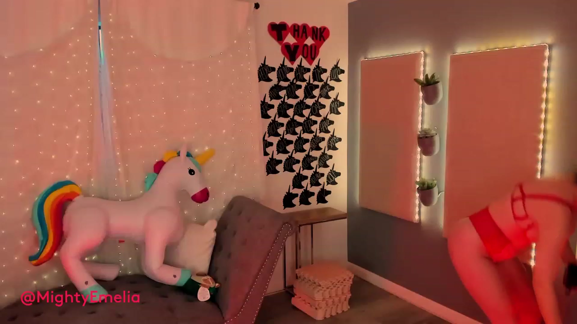 Gallery image thumbnail from MightyEmelia's myfreecams stream on, 12/11/2022, 02:38 image 4 of 20