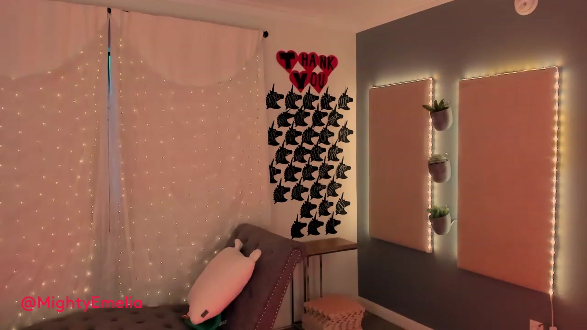 Gallery image thumbnail from MightyEmelia's myfreecams stream on, 01/01/2023, 24:10 image 4 of 20