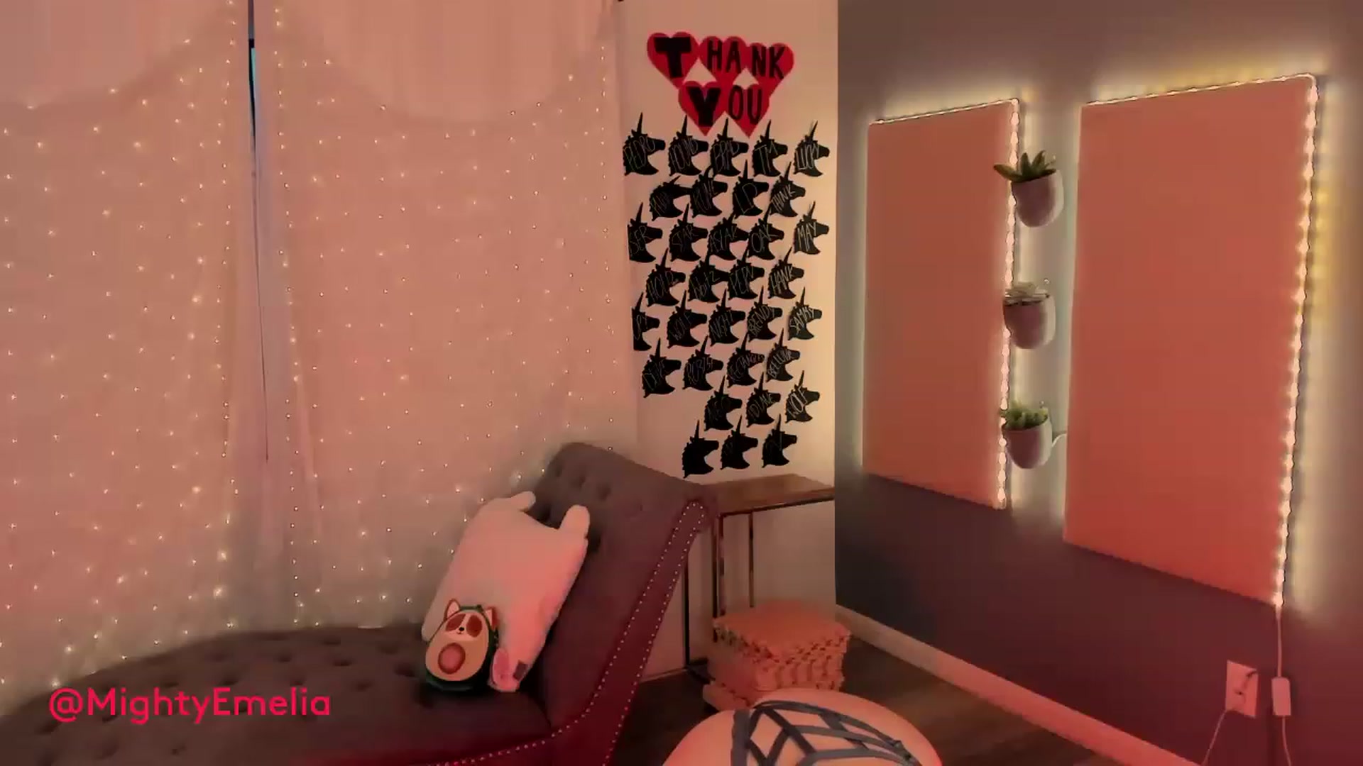 Gallery image thumbnail from MightyEmelia's myfreecams stream on, 01/01/2023, 01:07 image 5 of 20