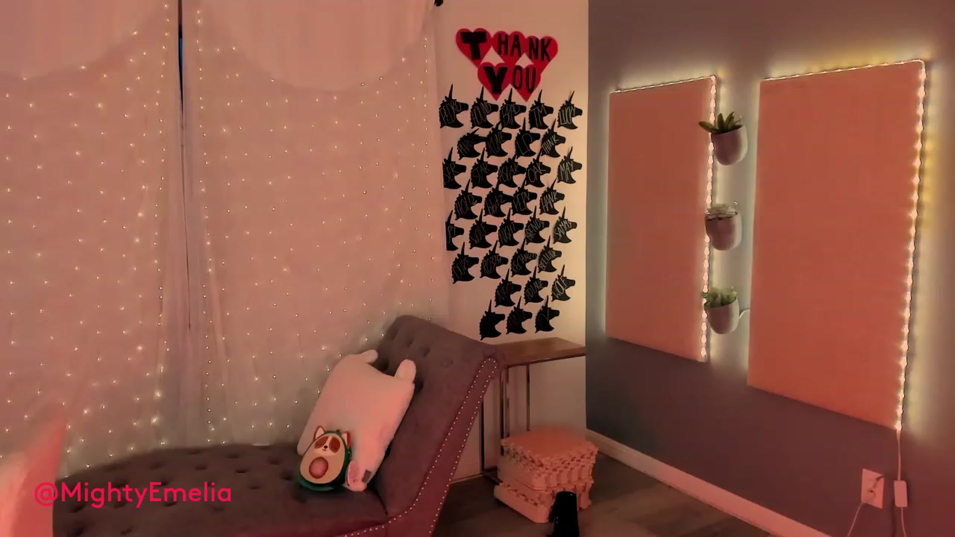 Gallery image thumbnail from MightyEmelia's myfreecams stream on, 01/01/2023, 01:07 image 16 of 20