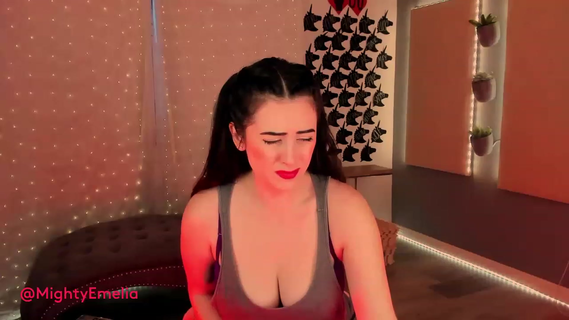 Gallery image thumbnail from MightyEmelia's myfreecams stream on, 01/04/2023, 24:01 image 18 of 20