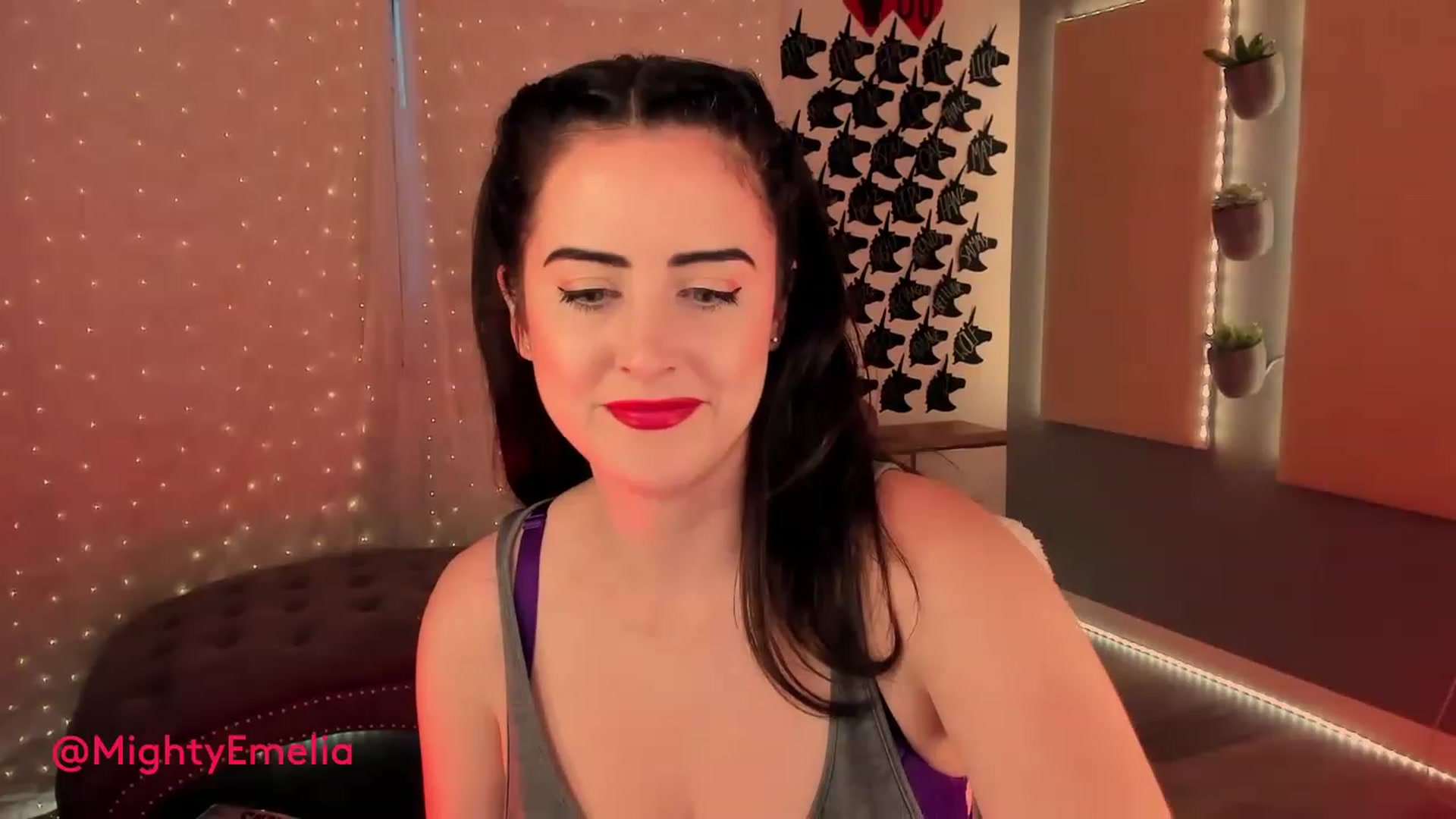 Gallery image thumbnail from MightyEmelia's myfreecams stream on, 01/04/2023, 24:01 image 9 of 20