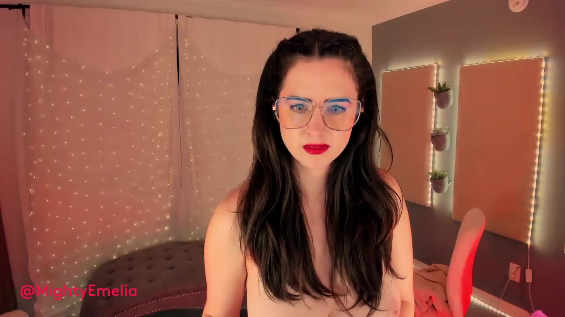 Gallery image thumbnail from MightyEmelia's myfreecams stream on, 01/04/2023, 04:55 image 12 of 20