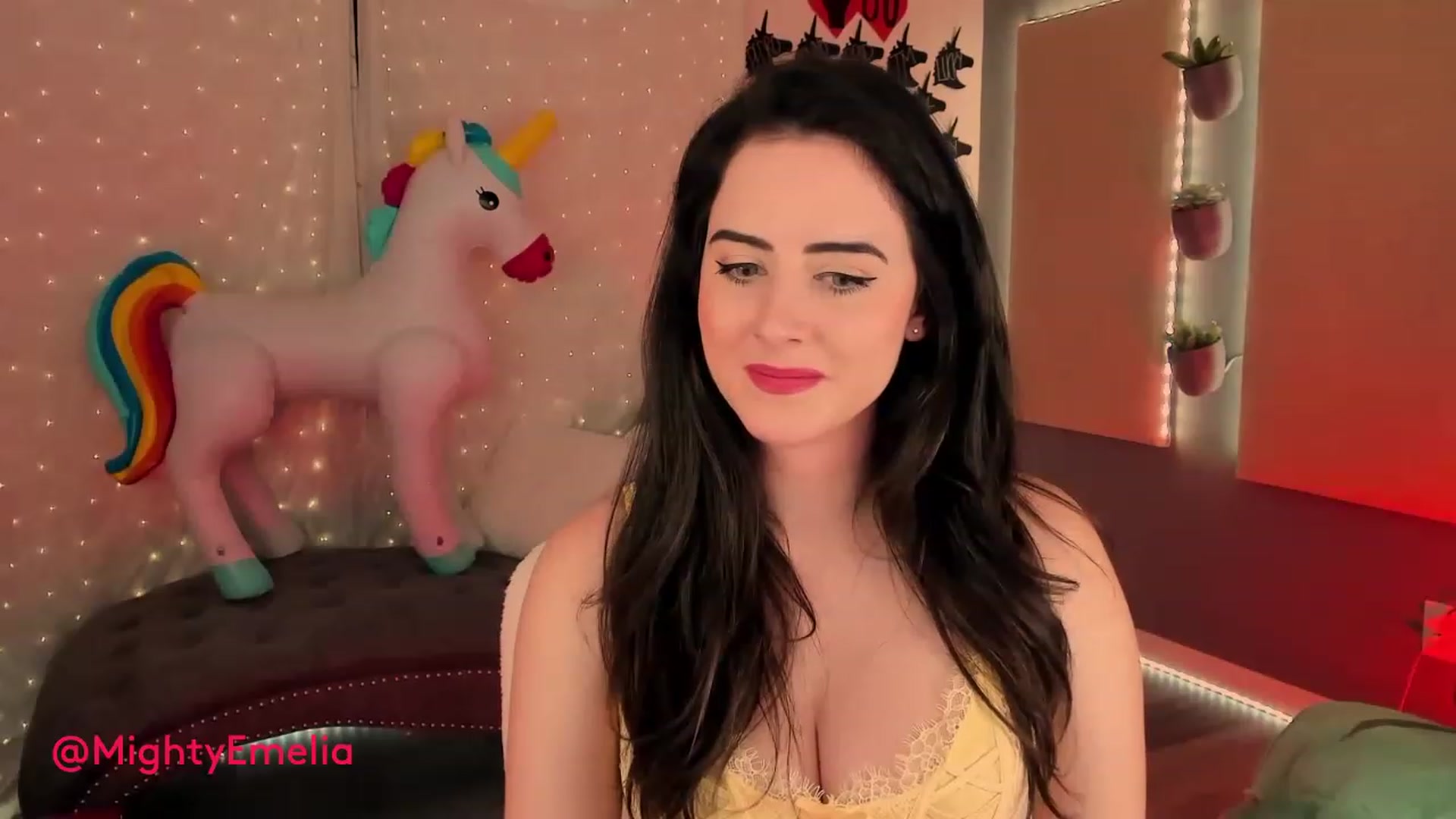 Gallery image thumbnail from MightyEmelia's myfreecams stream on, 01/13/2023, 04:12 image 7 of 20