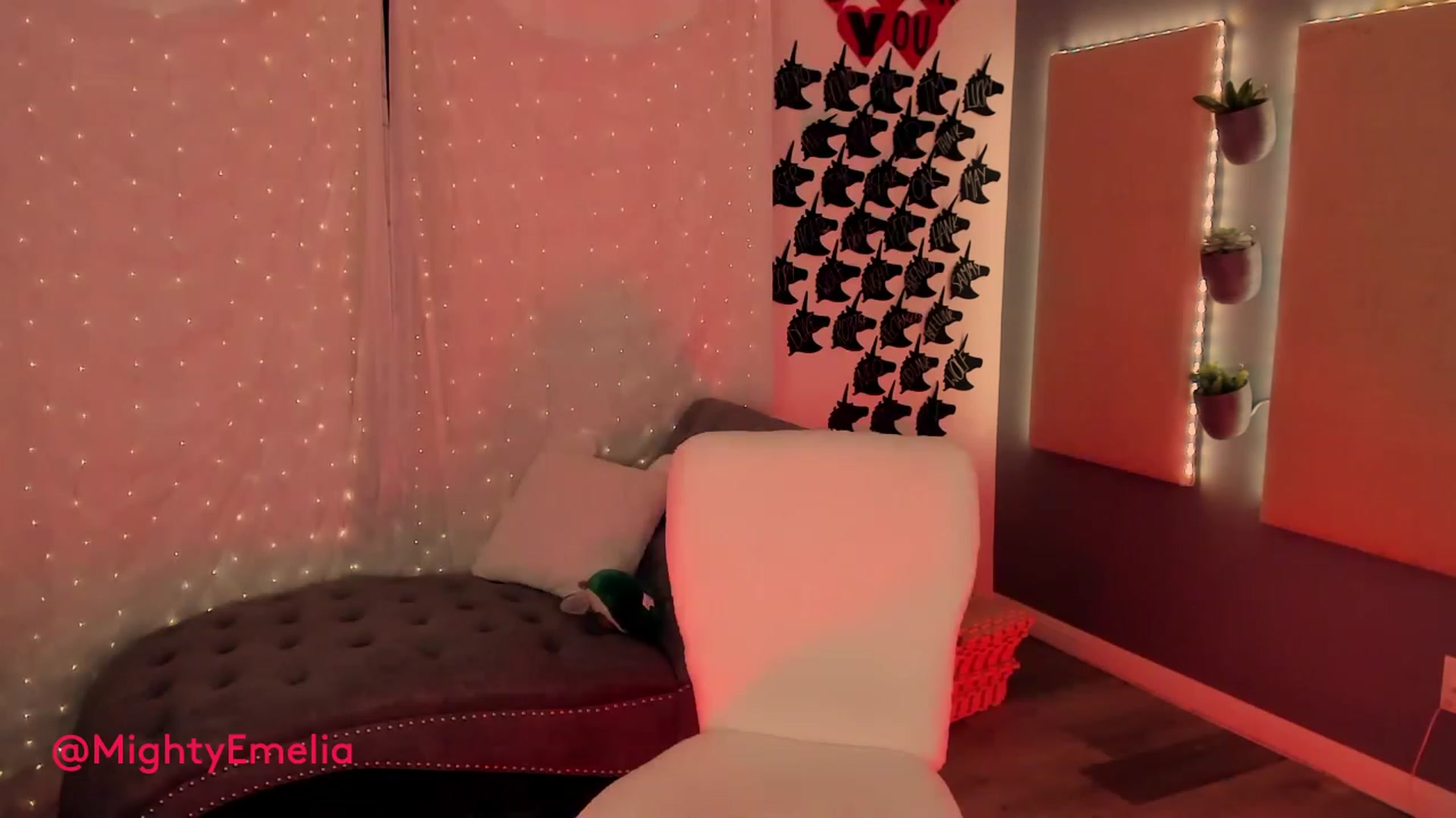 Gallery image thumbnail from MightyEmelia's myfreecams stream on, 01/22/2023, 04:11 image 1 of 20