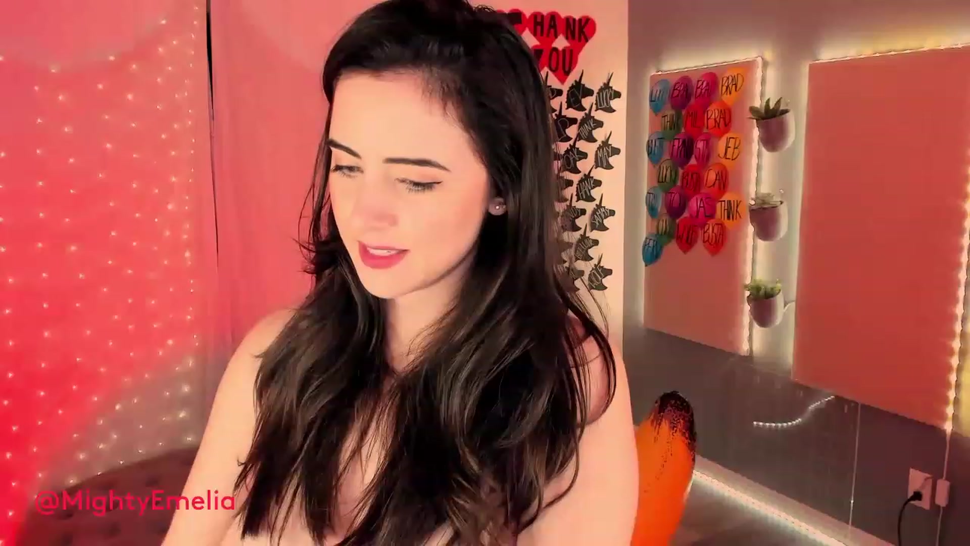 Gallery image thumbnail from MightyEmelia's myfreecams stream on, 02/12/2023, 02:47 image 19 of 20