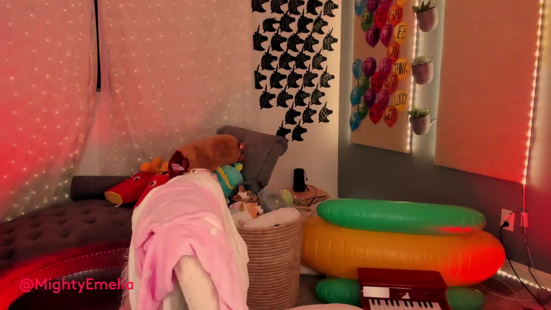 Gallery image thumbnail from MightyEmelia's myfreecams stream on, 02/24/2023, 06:15 image 15 of 20