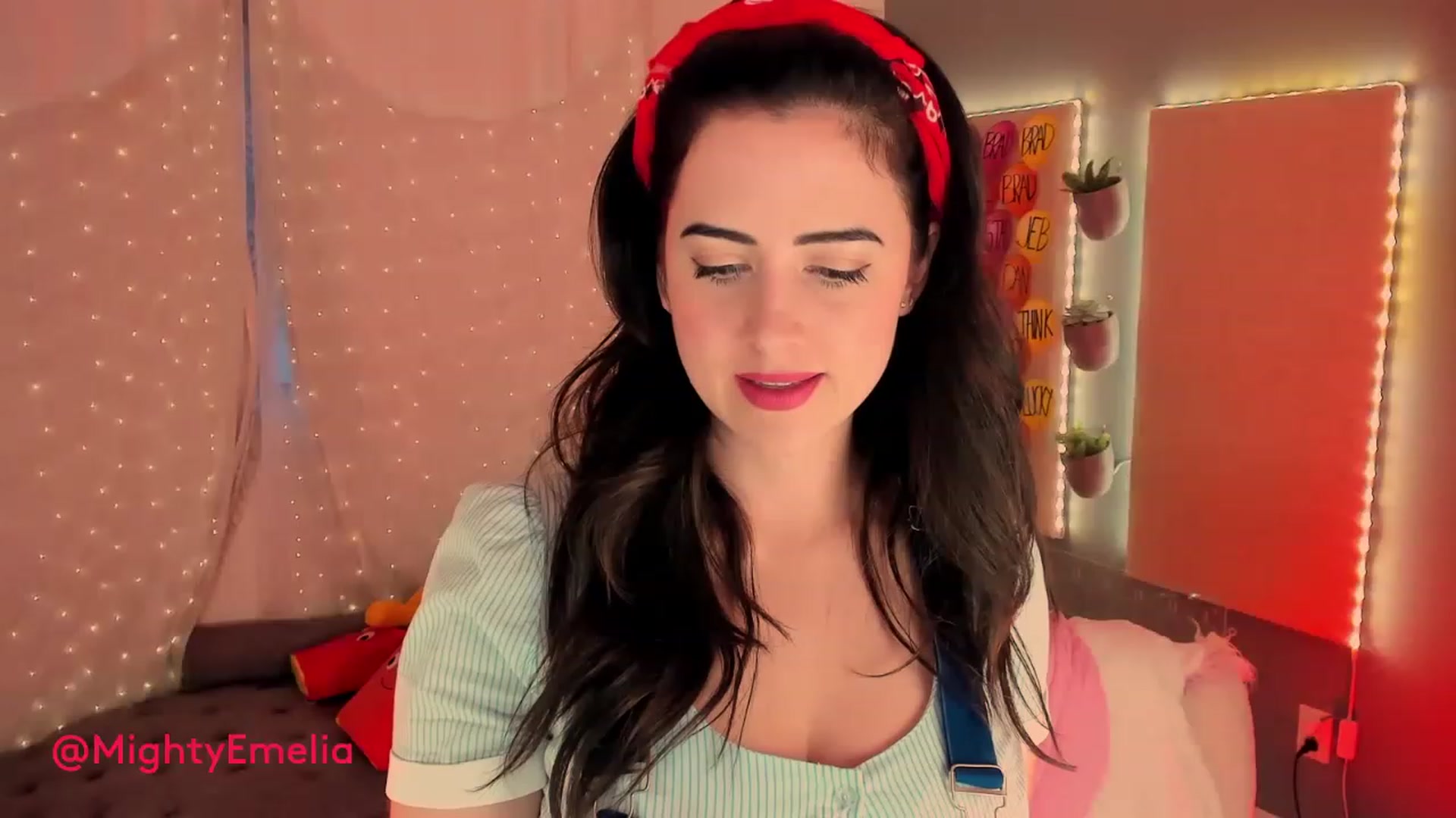 Gallery image thumbnail from MightyEmelia's myfreecams stream on, 02/26/2023, 01:24 image 12 of 20