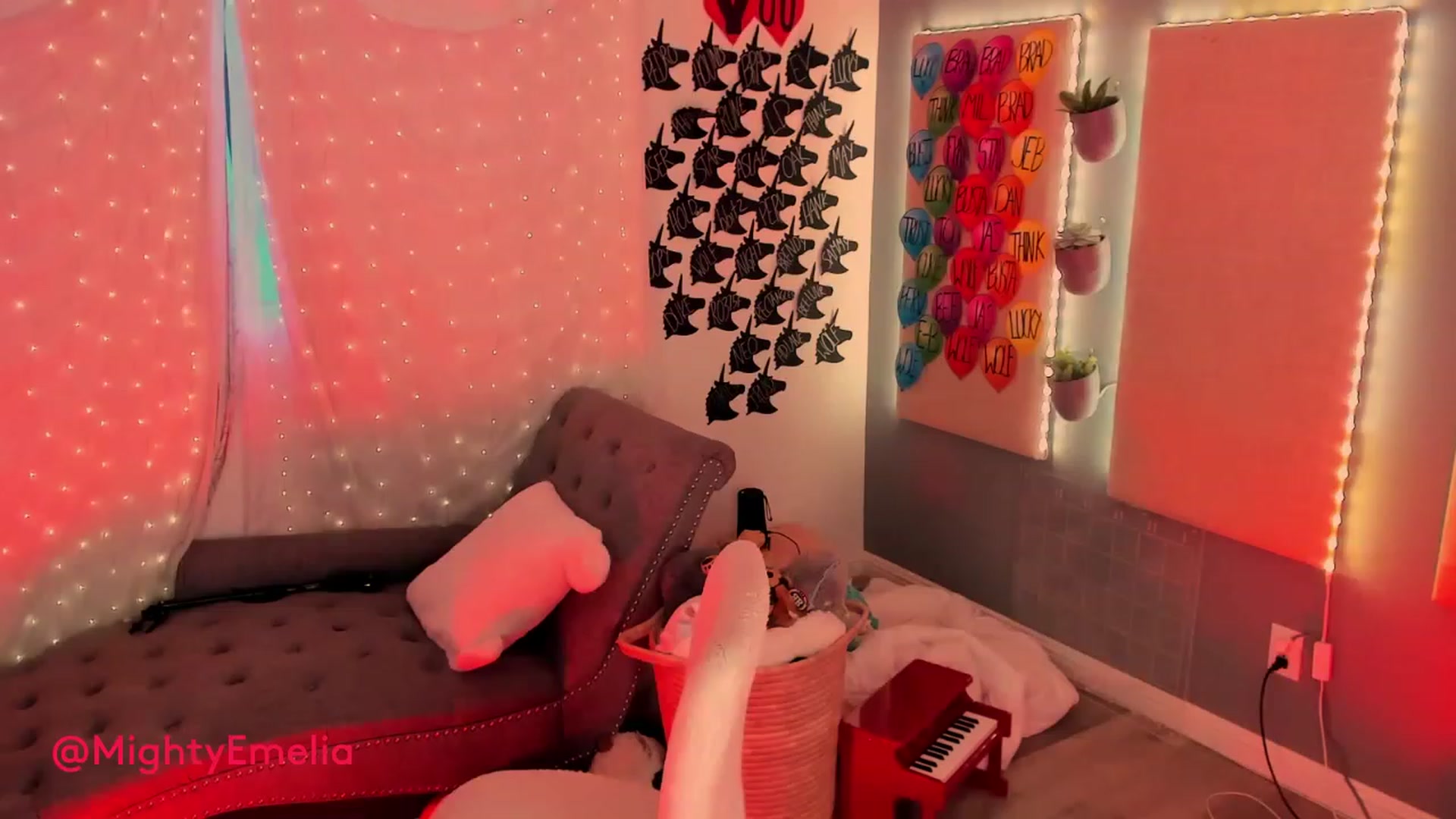 Gallery image thumbnail from MightyEmelia's myfreecams stream on, 03/05/2023, 03:28 image 4 of 20