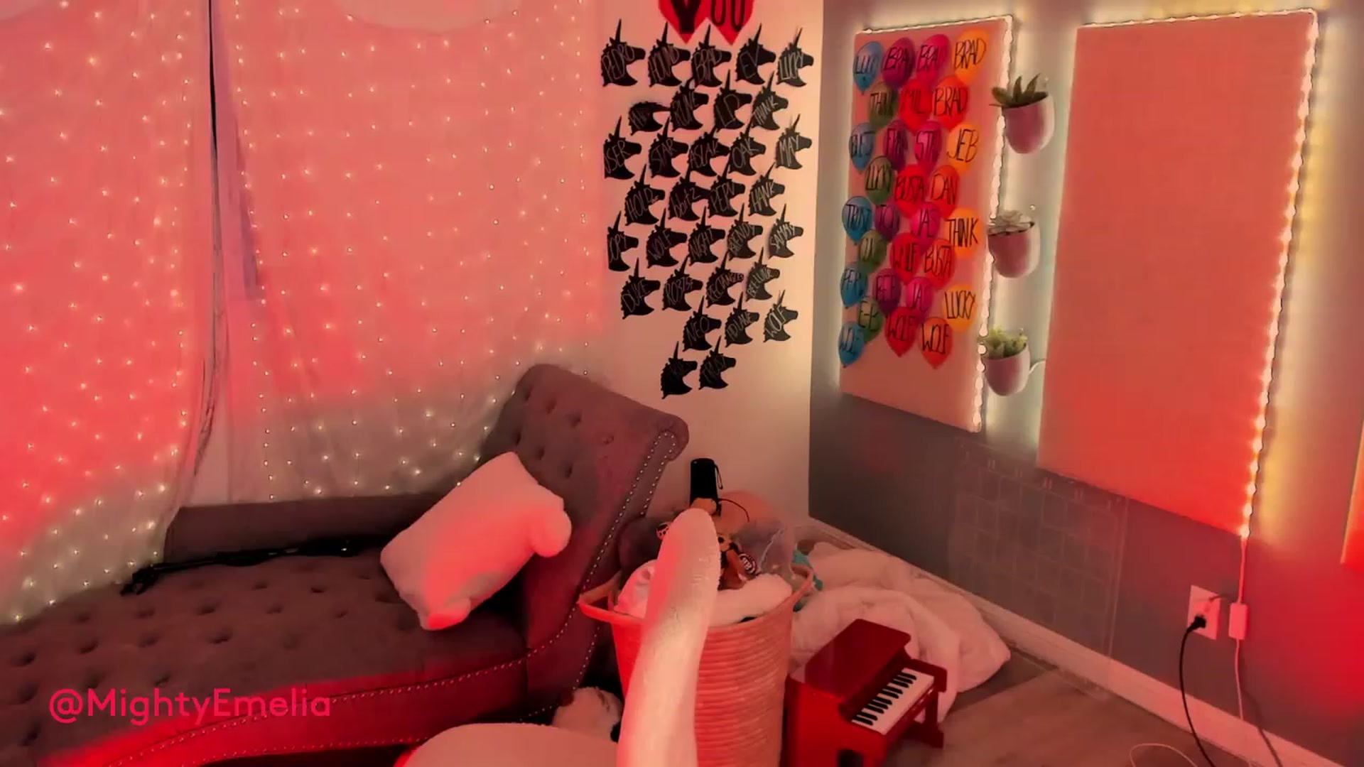 Gallery image thumbnail from MightyEmelia's myfreecams stream on, 03/05/2023, 03:28 image 8 of 20